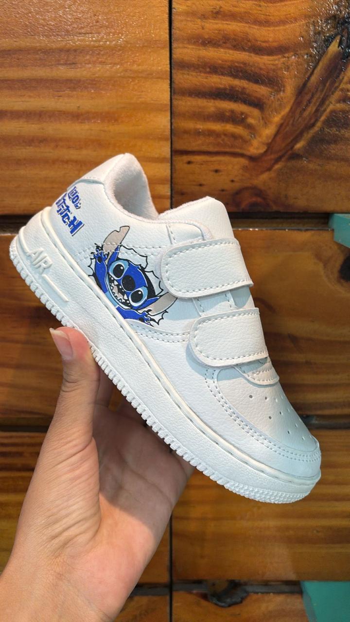 #106 Stitch infantil, velcro, branco e azul, disponível do 26 ao 33 R$129,90