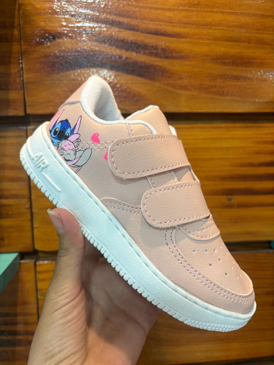 #107 Stitch infantil, velcro, rosa, disponível do 26 ao 33 R$132,90