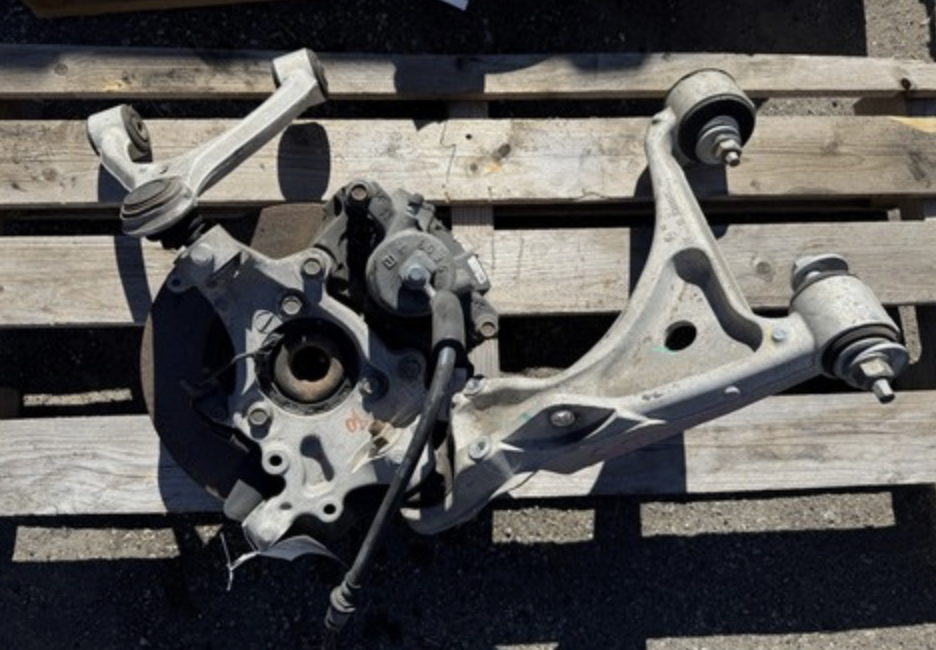 06-10 SATURN SKY FRONT PASSENGER SIDE SPINDLE KNUCKLE WHEEL HUB 15831427