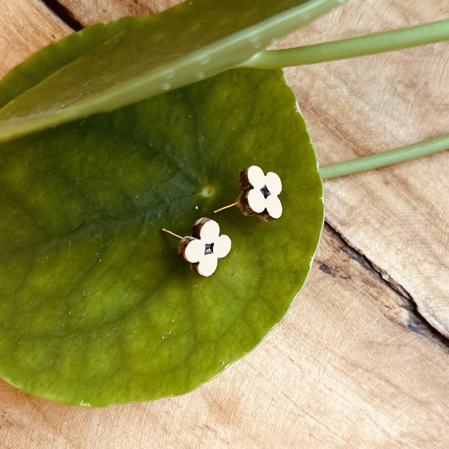 Ohrstecker "Blümchen", natur