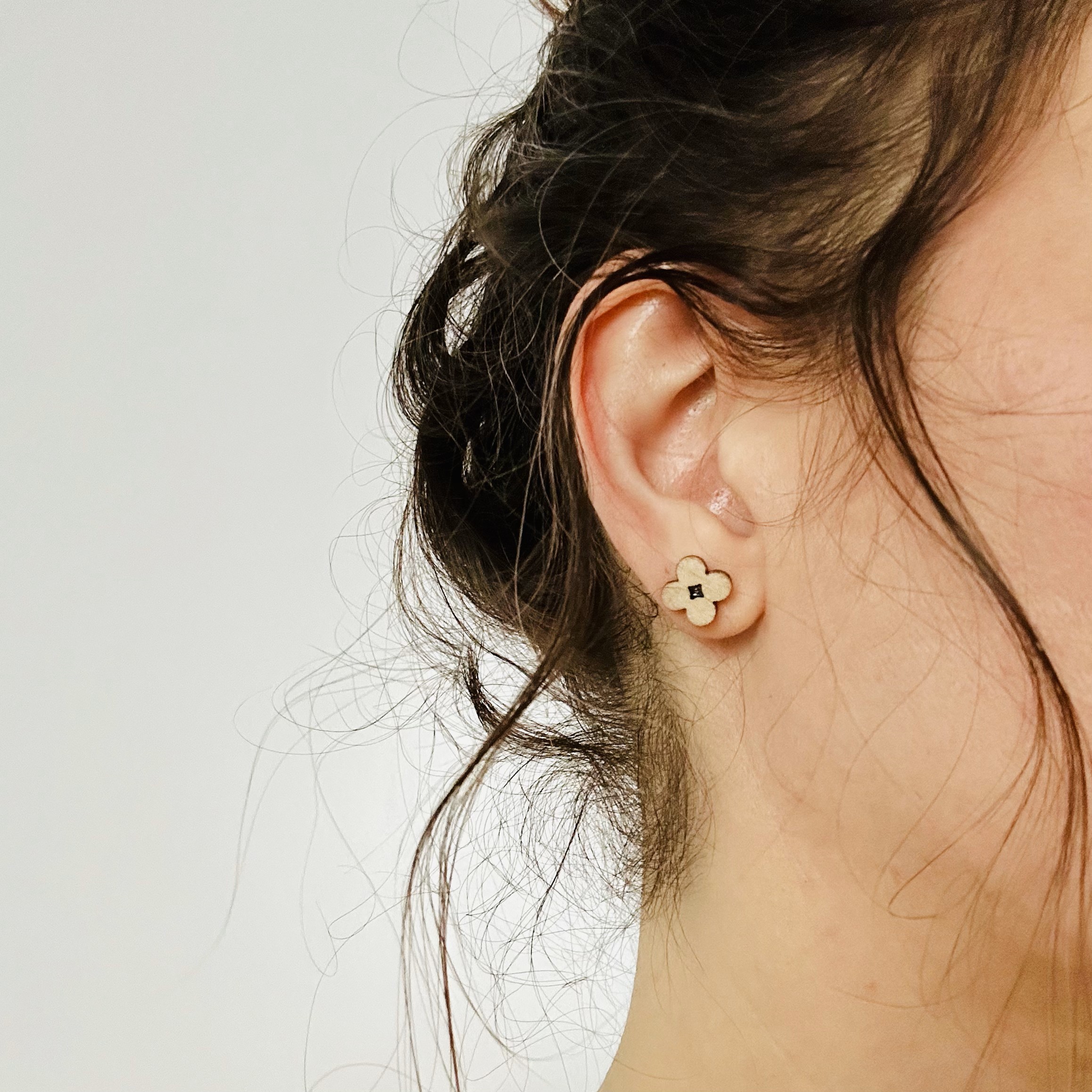 Ohrstecker "Blümchen", natur