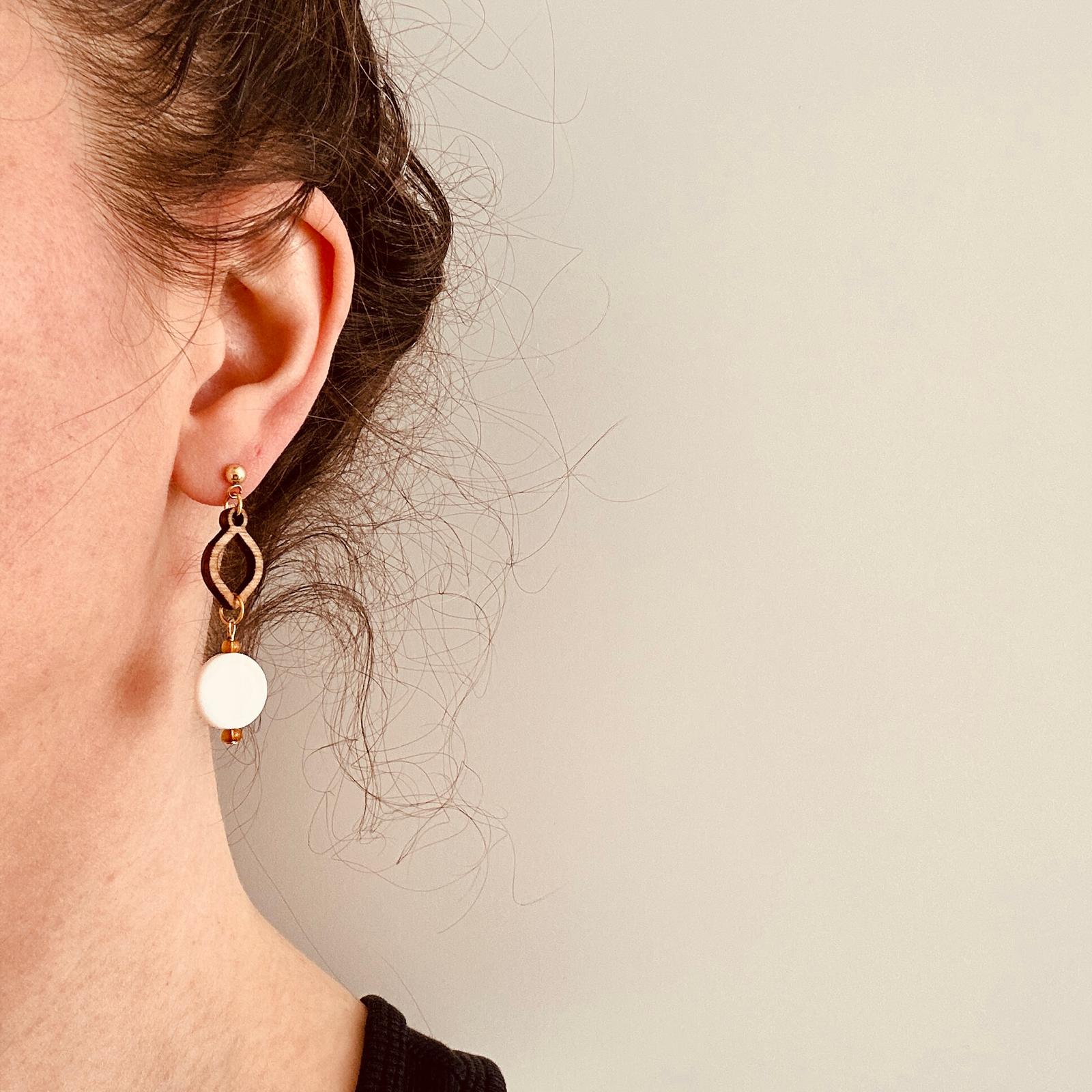 Ohrring " Perlmutt-Tropfen"