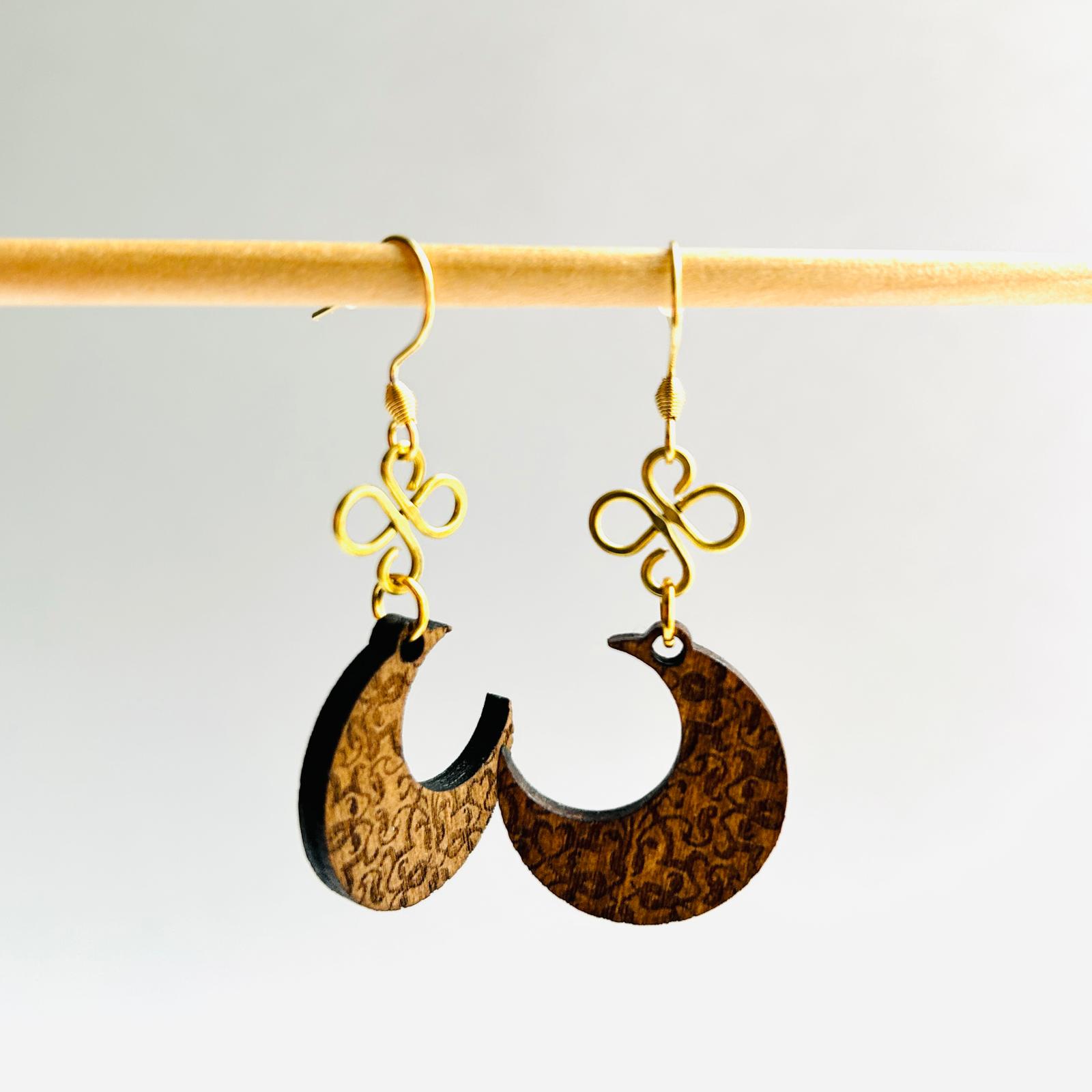 Ohrring „Mahagoni-Mond“
