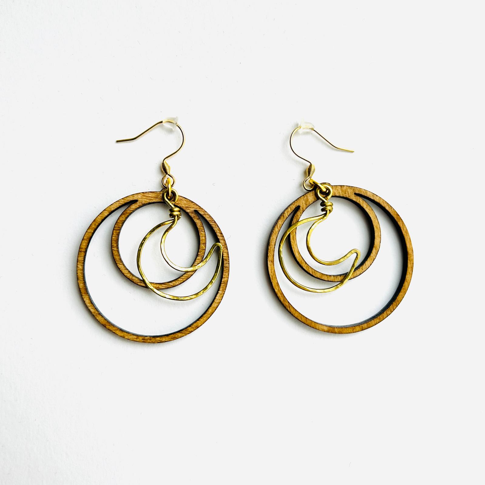 Ohrring „Holzcreolen & Mond“