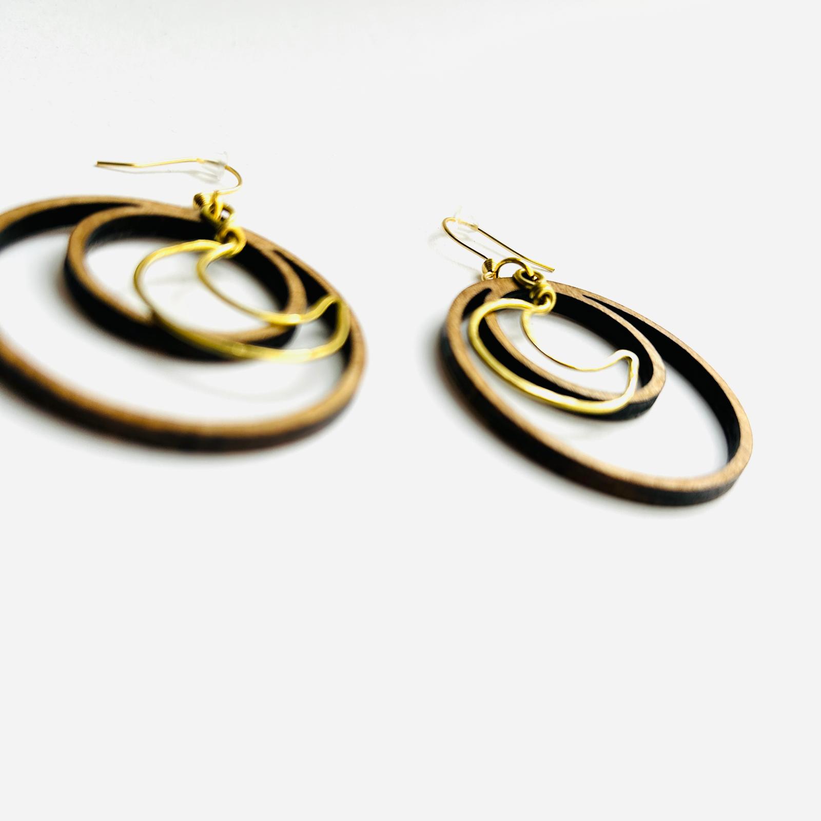 Ohrring „Holzcreolen & Mond“