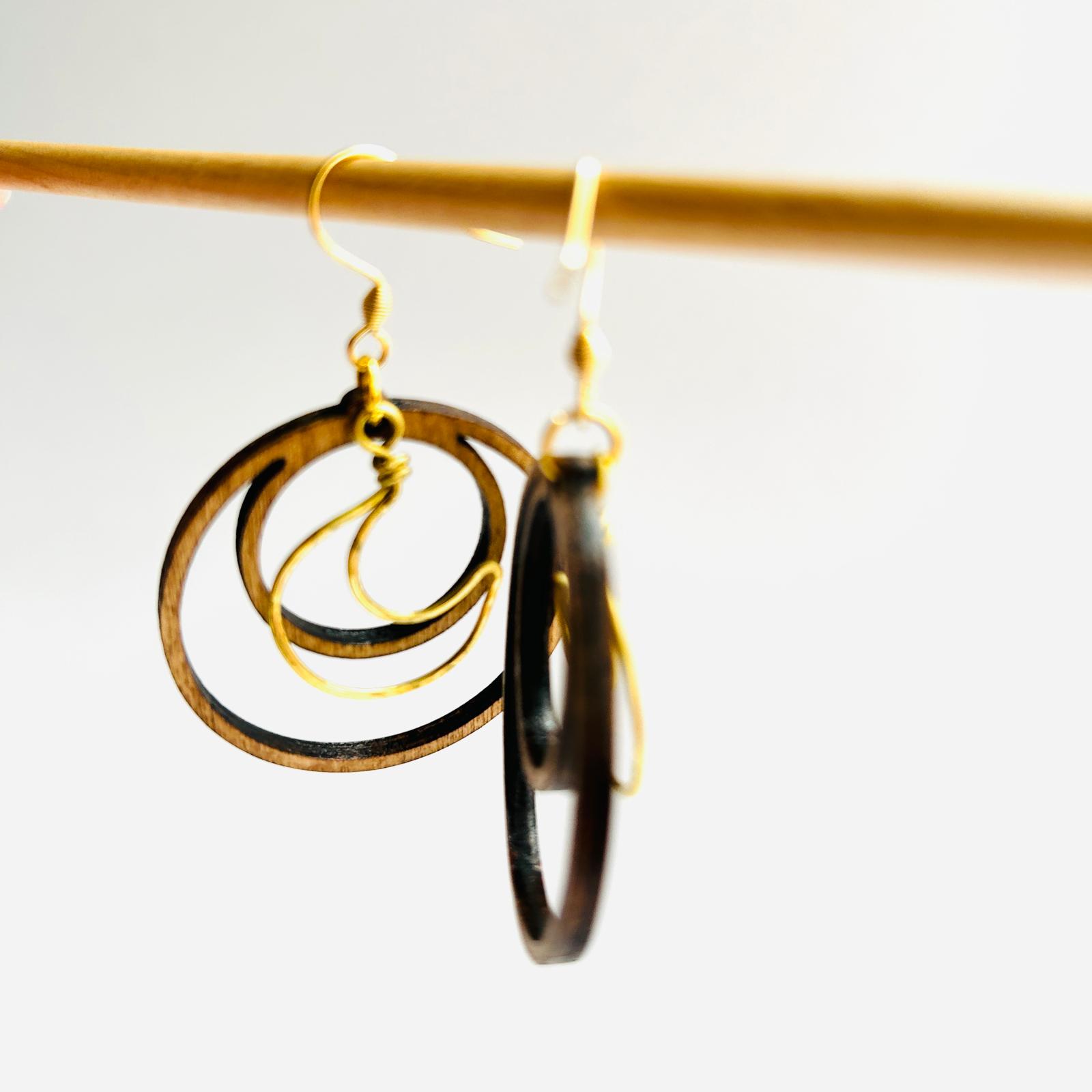 Ohrring „Holzcreolen & Mond“