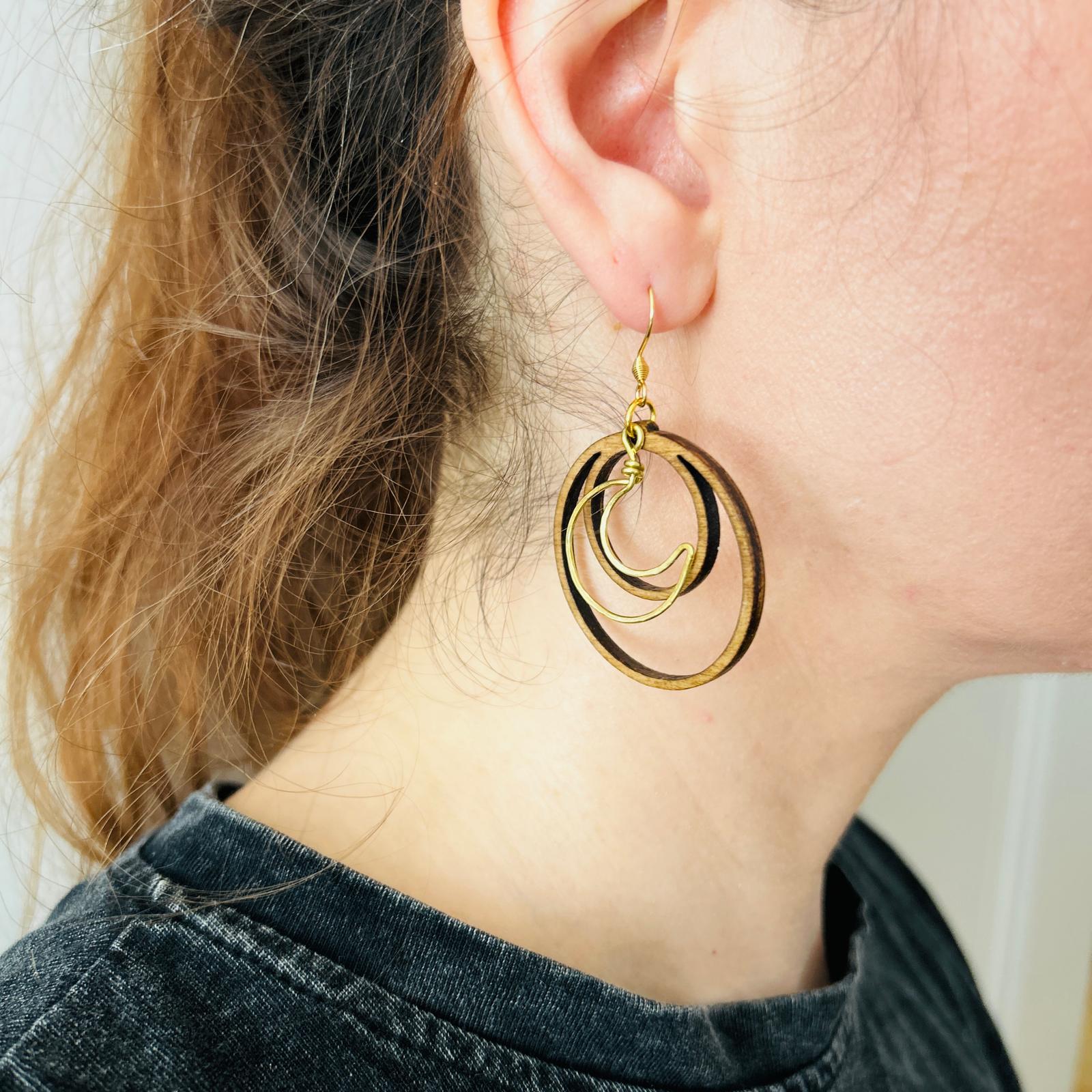 Ohrring „Holzcreolen & Mond“