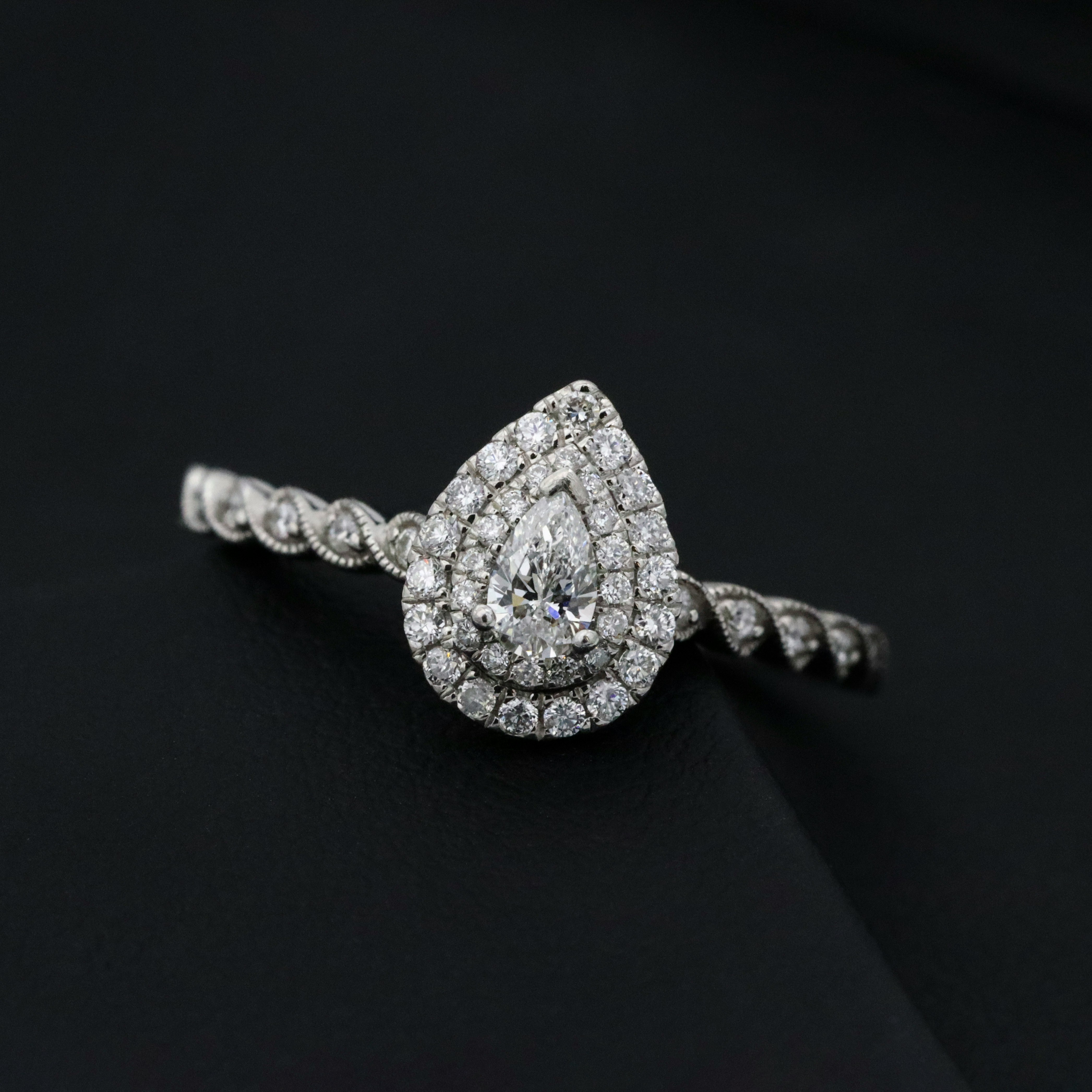 Pear-shaped Lab Grown Diamond Ring