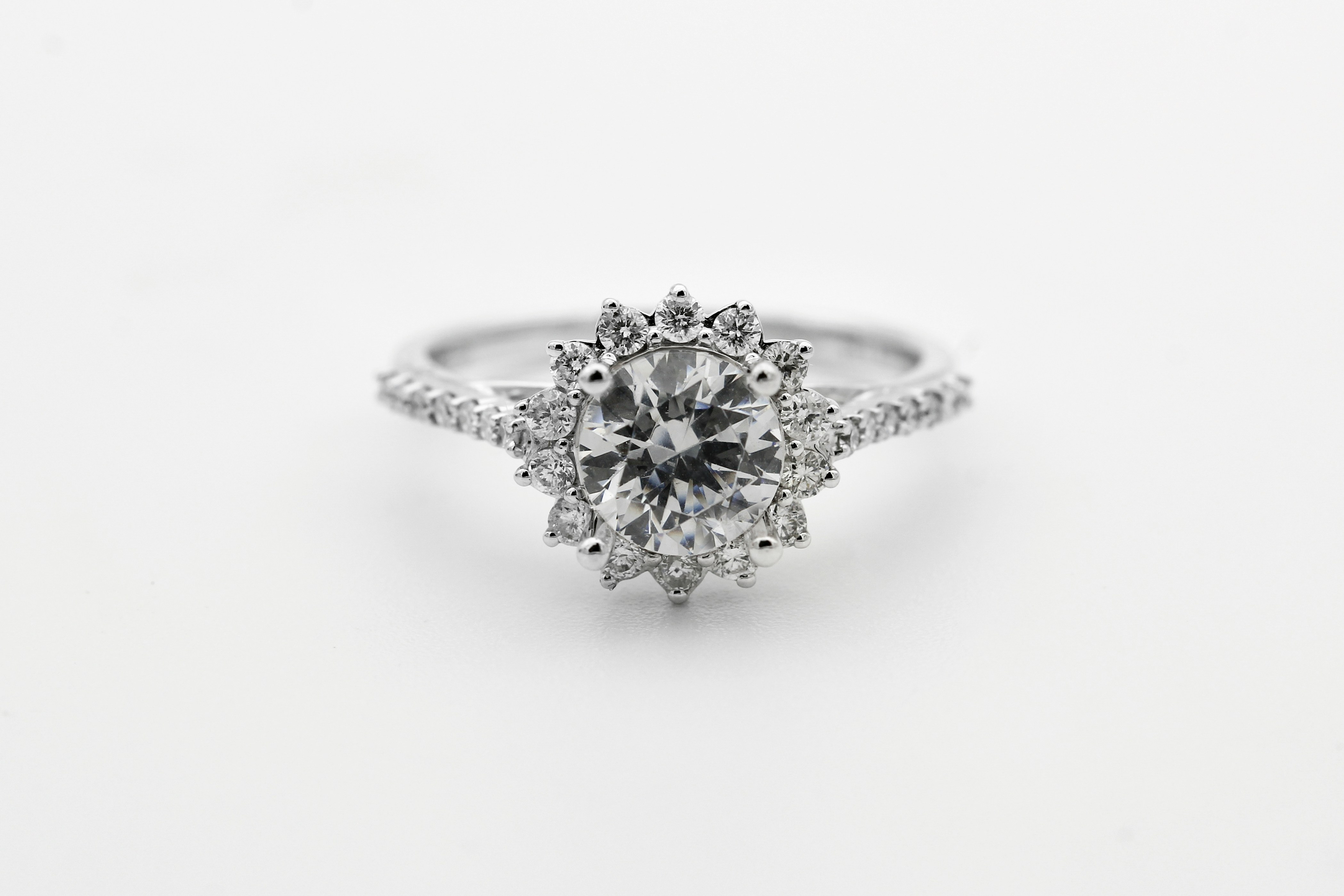 Chic & Sustainable: The Future of Lab Grown Diamond Solitaire Engagement ring
