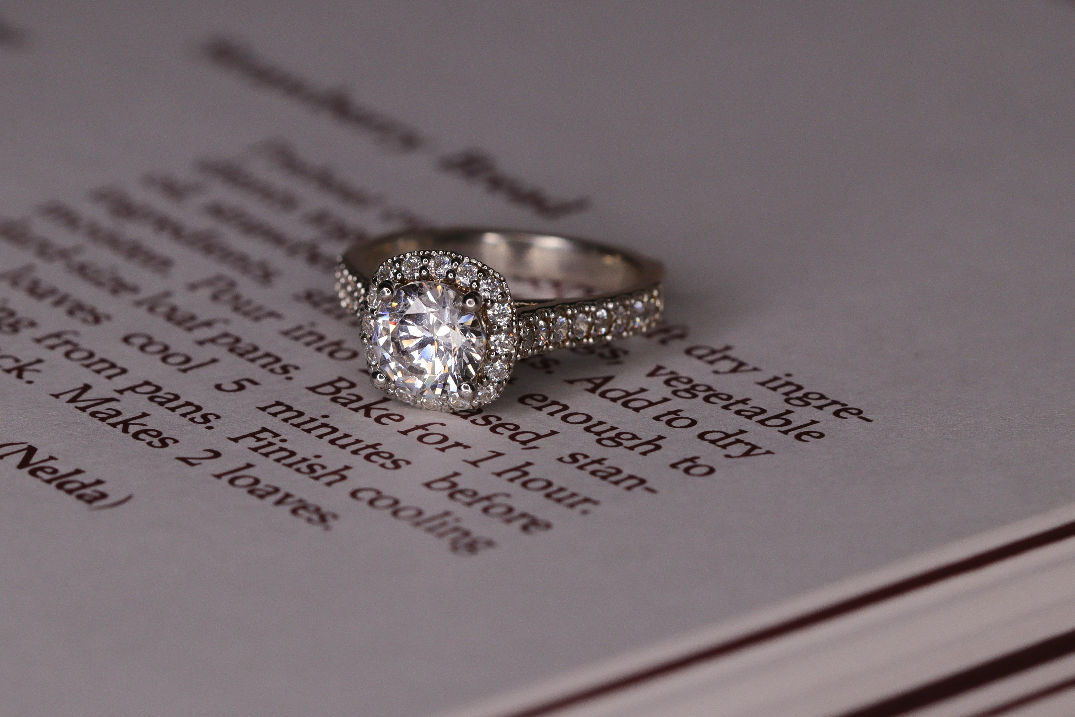 Eco-Chic Brilliance: Lab-Grown Diamond Rings for the Discerning Woman