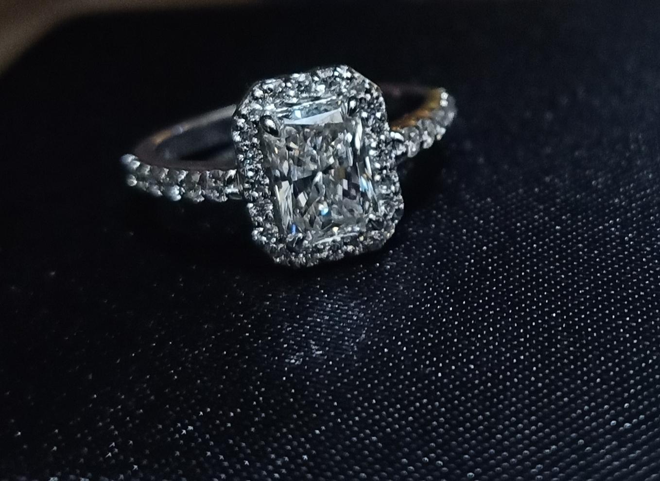 Radiance Reimagined: The Perfect Lab-Grown Diamond Engagement Ring
