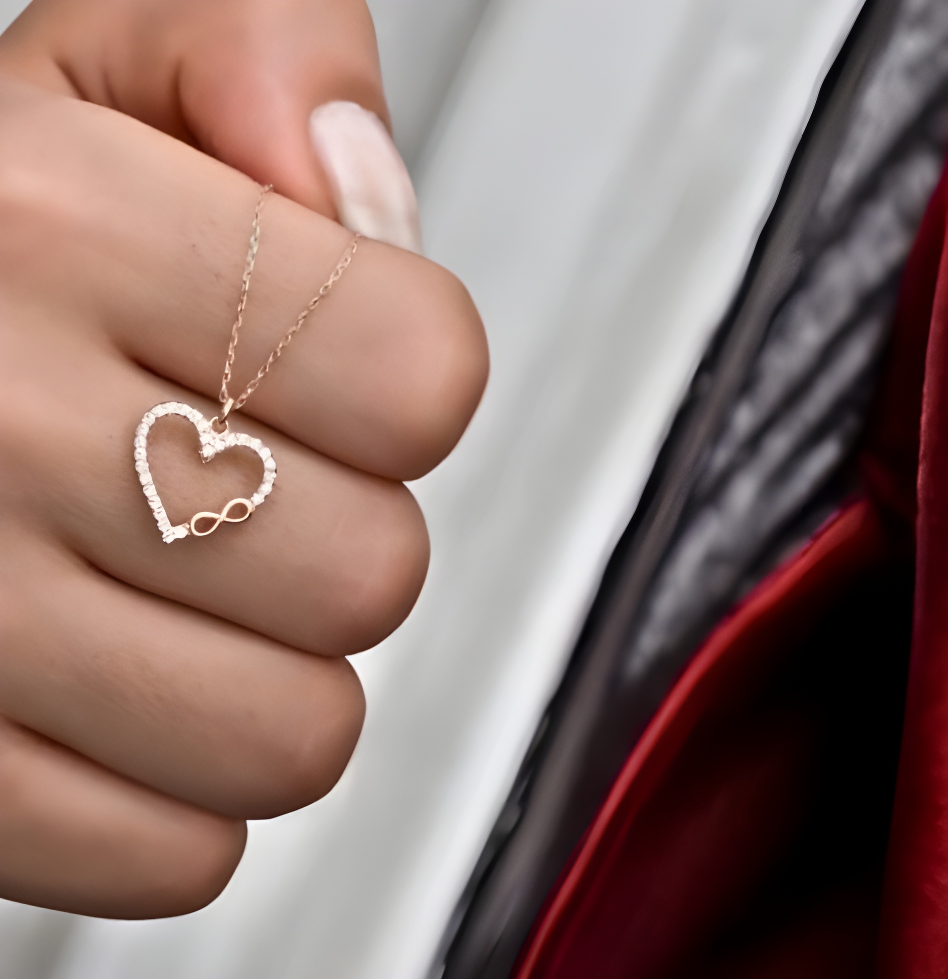 Shine Sustainably: Discover the Allure of Lab-Grown Diamond Pendant