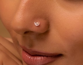 Moonbeam Diamond Nose Pin