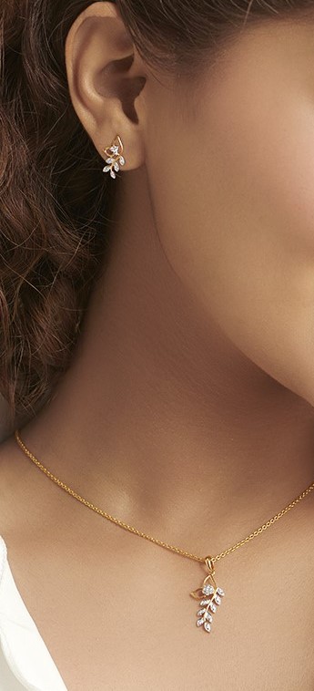 Elegant Leaf Motif Lab Grown Diamond Pendant Set