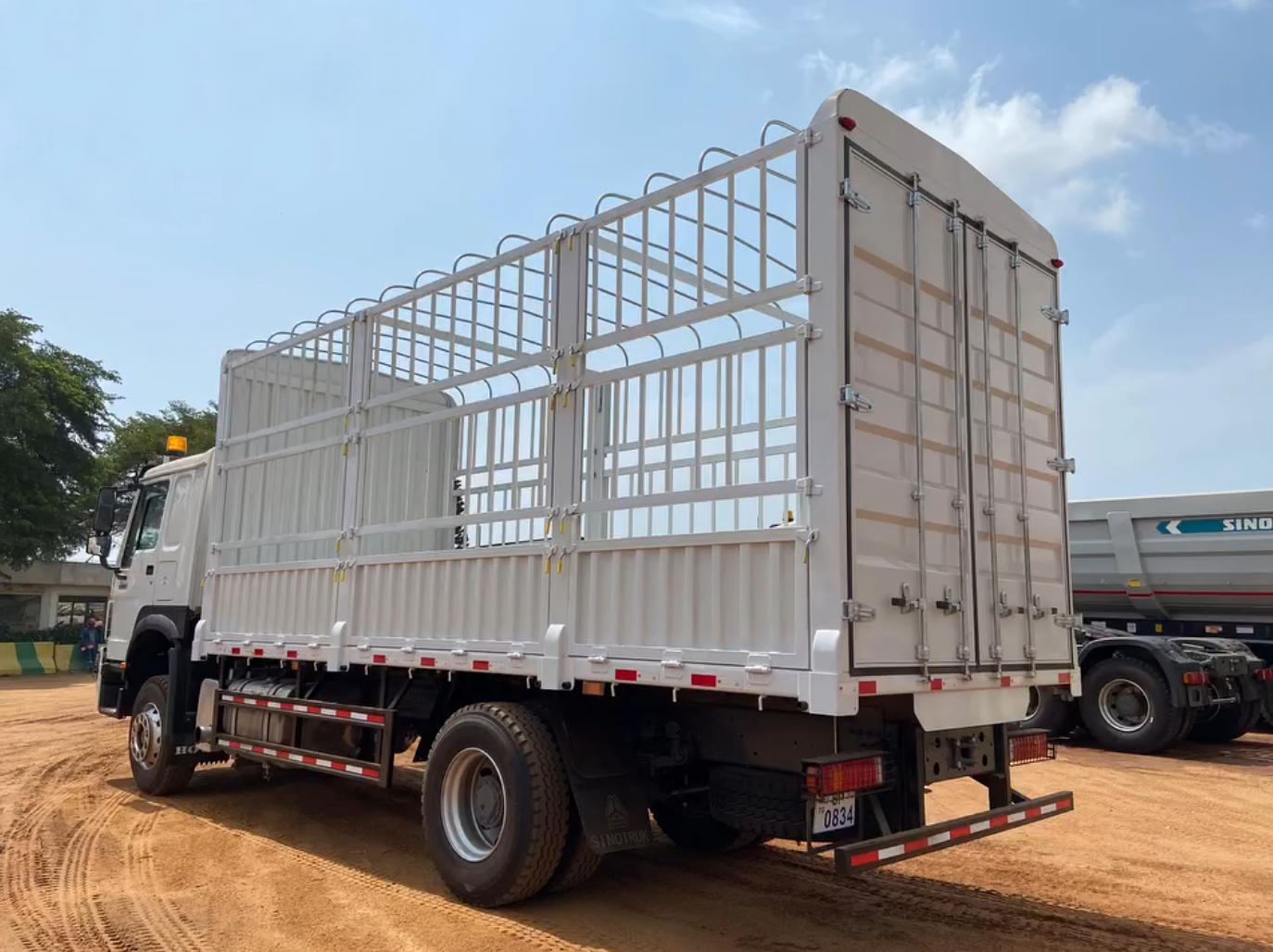 4x2 Howo 15 Ton 16 Ton 20 Ton High Fence Cargo Truck