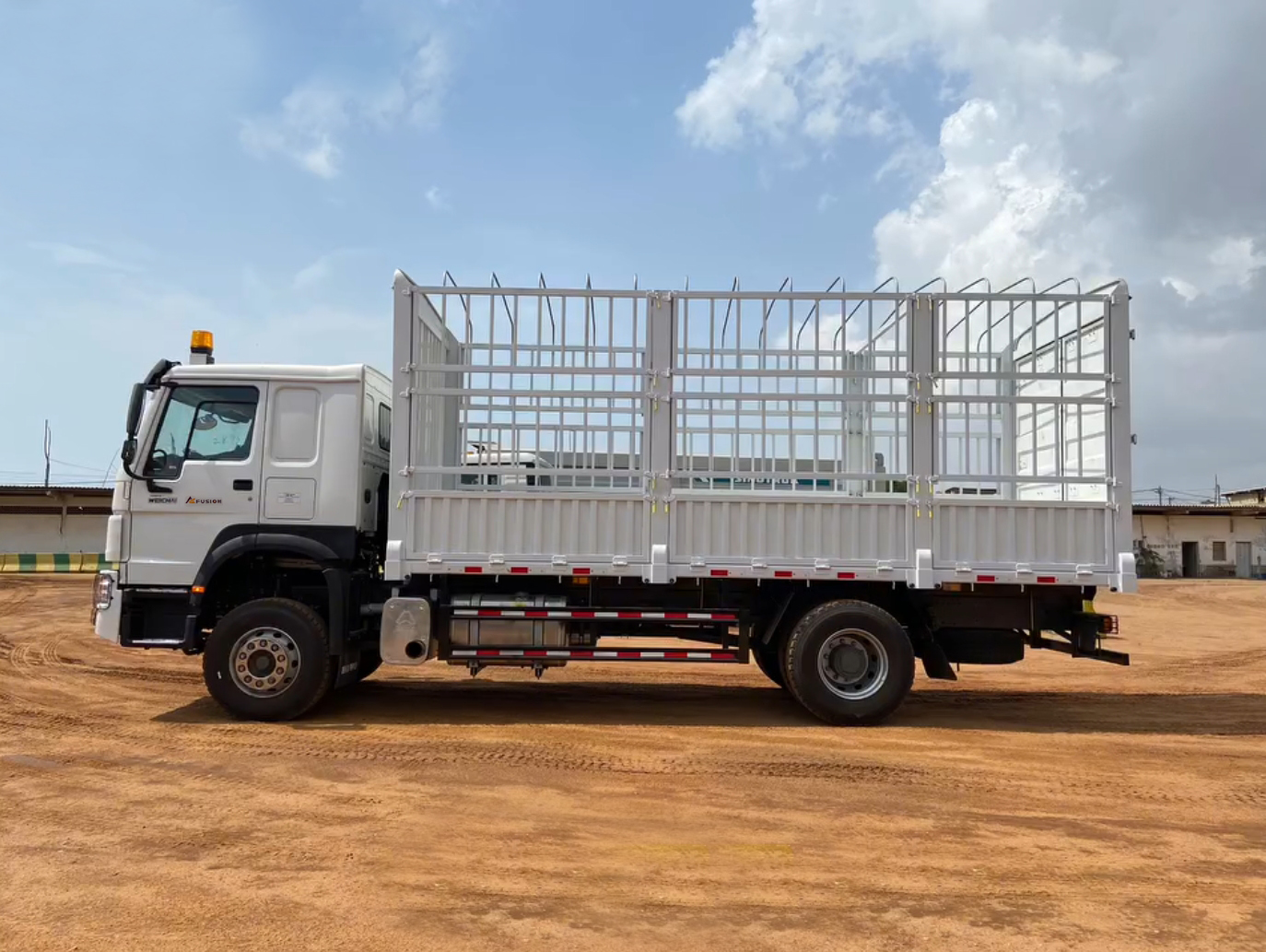 4x2 Howo 15 Ton 16 Ton 20 Ton High Fence Cargo Truck