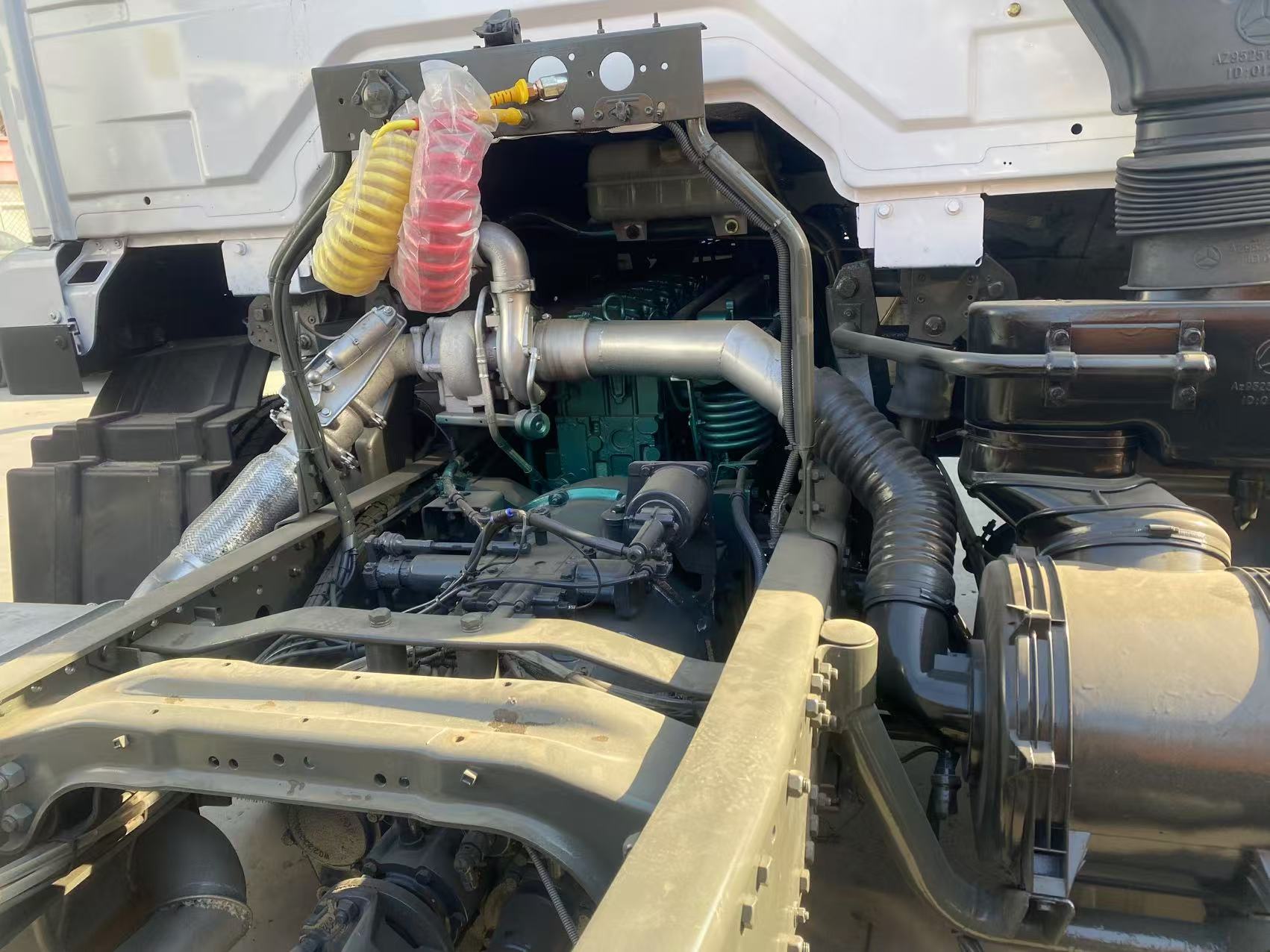 HOWO Tractor Truck Trailer Head Brand New 4X2 430Hp Tractor Truck 