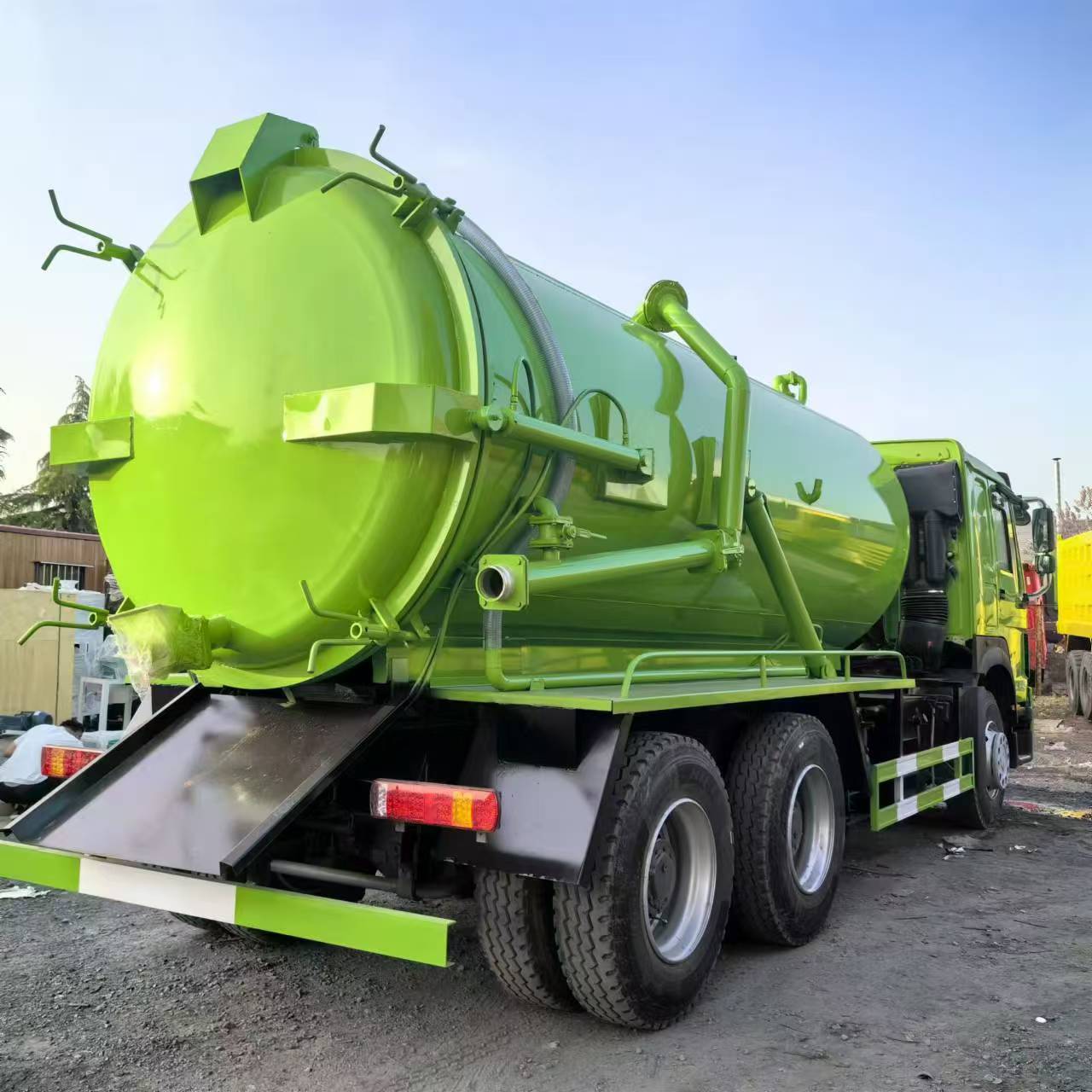 Sinotruck Howo 20CBM 6x4 Used Vacuum Truck Sewage Suction Trucks