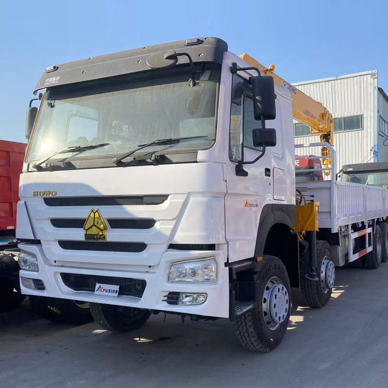 Sinotruk HOWO 4X2 6X4 8X4 371HP 420HP Boom Mounted Crane Truck