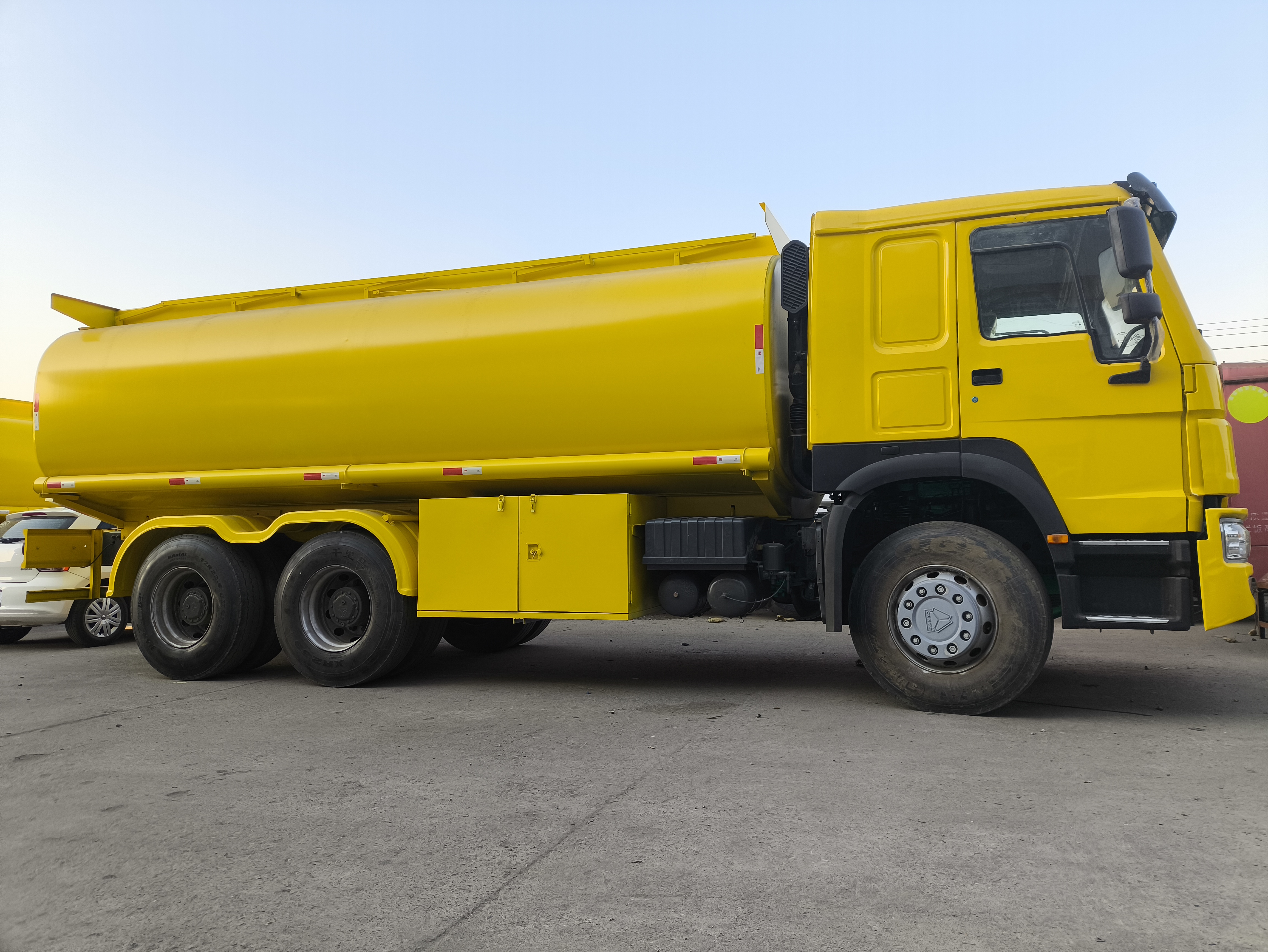 Sinotruk Howo Used 6*4 20000 Liters Diesel Oil Transporter Capacity Fuel Tank Tanker