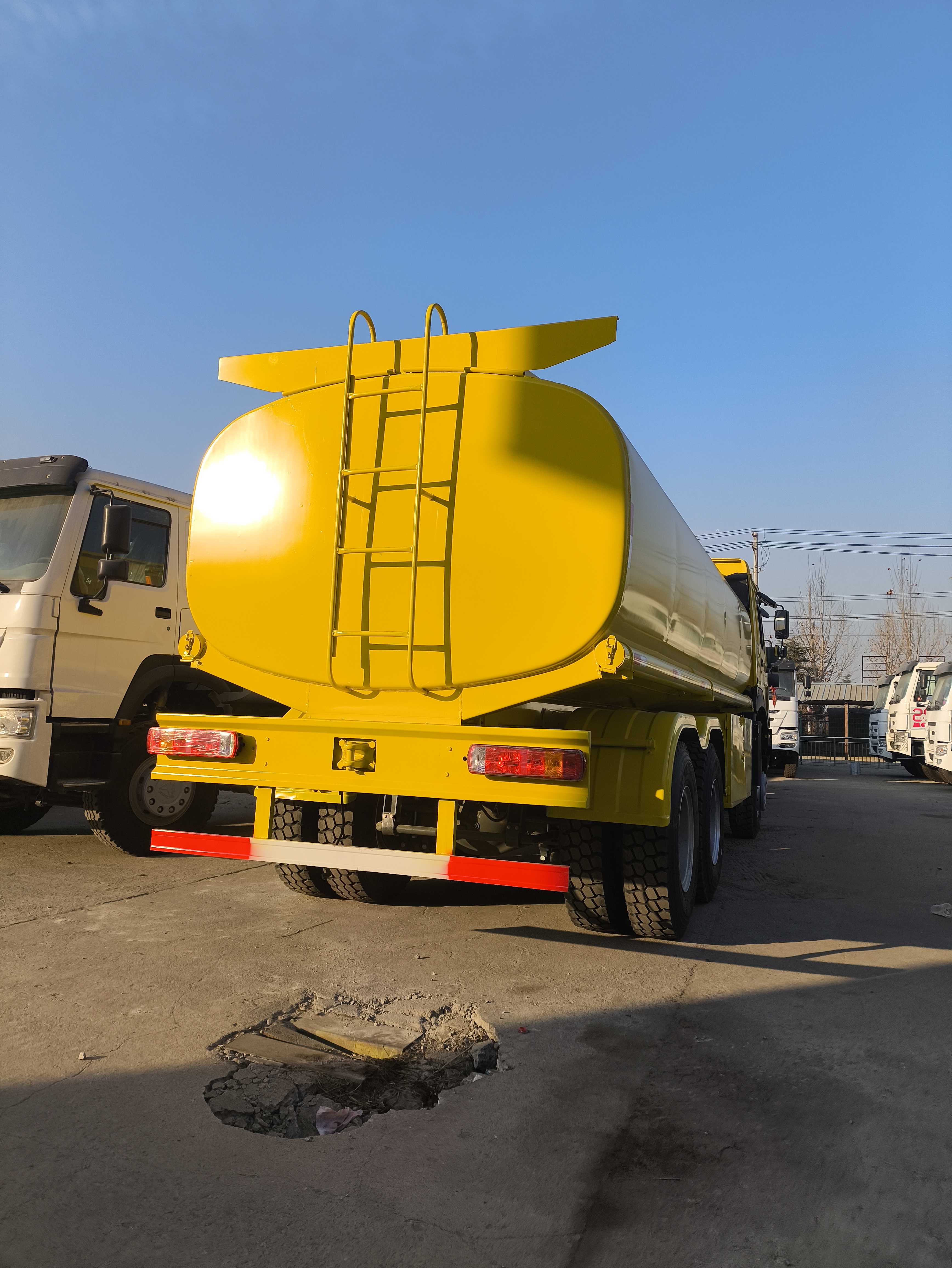 Sinotruk Howo Used 6*4 20000 Liters Diesel Oil Transporter Capacity Fuel Tank Tanker