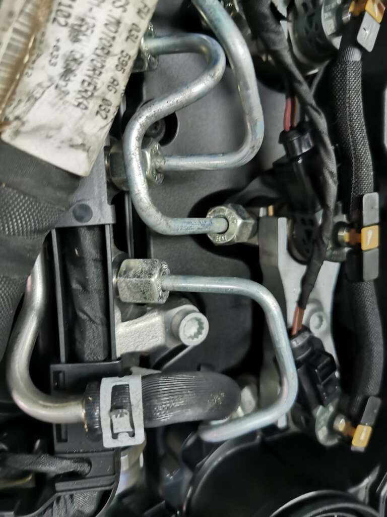 MOTORE USATO VOLKSWAGEN AUDI 2.0 TD COMPLETO DI INIEZIONE E TURBO AVENTE SIGLA CFF CFG