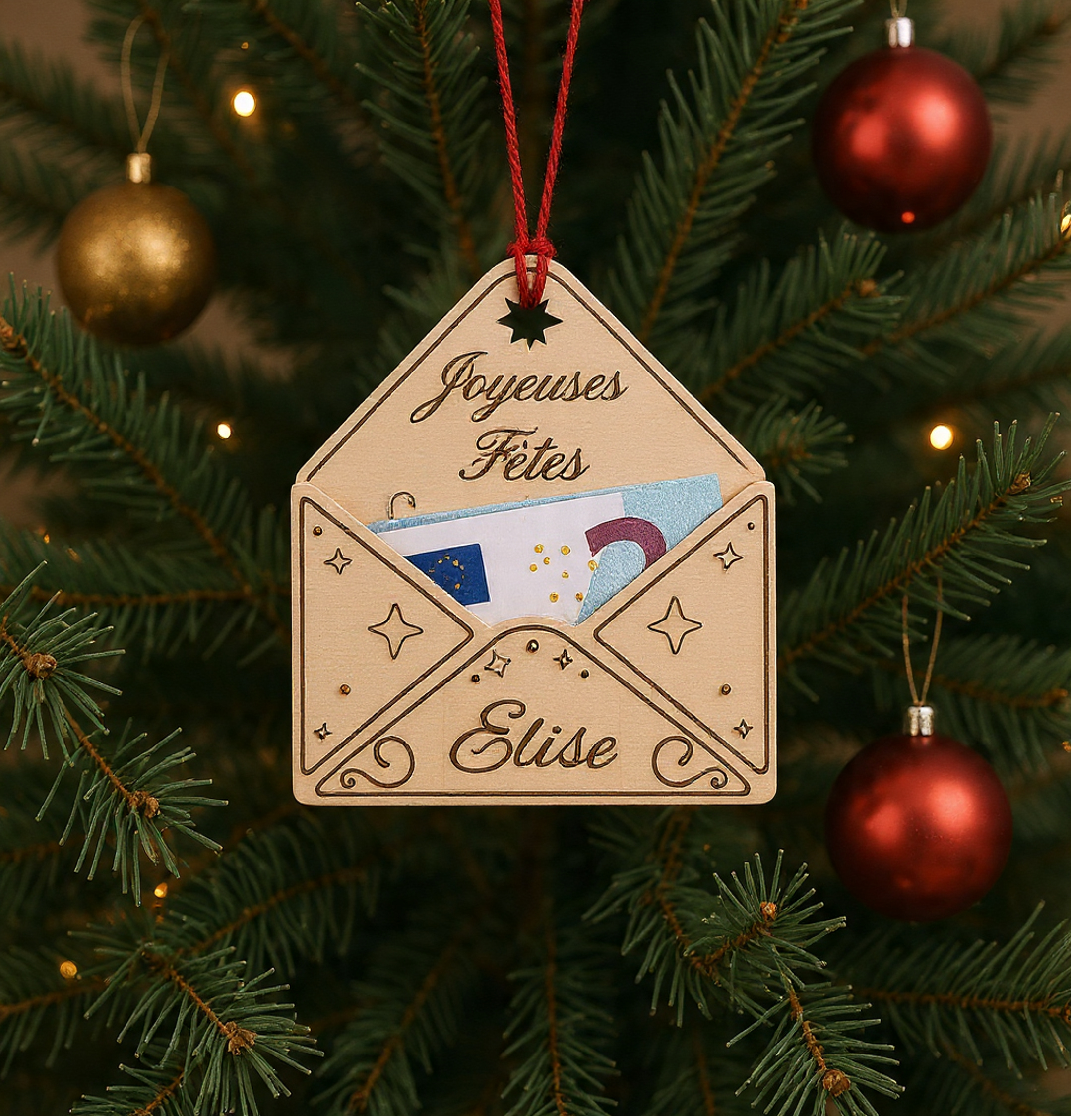 Décoration de Noël en forme d’enveloppe