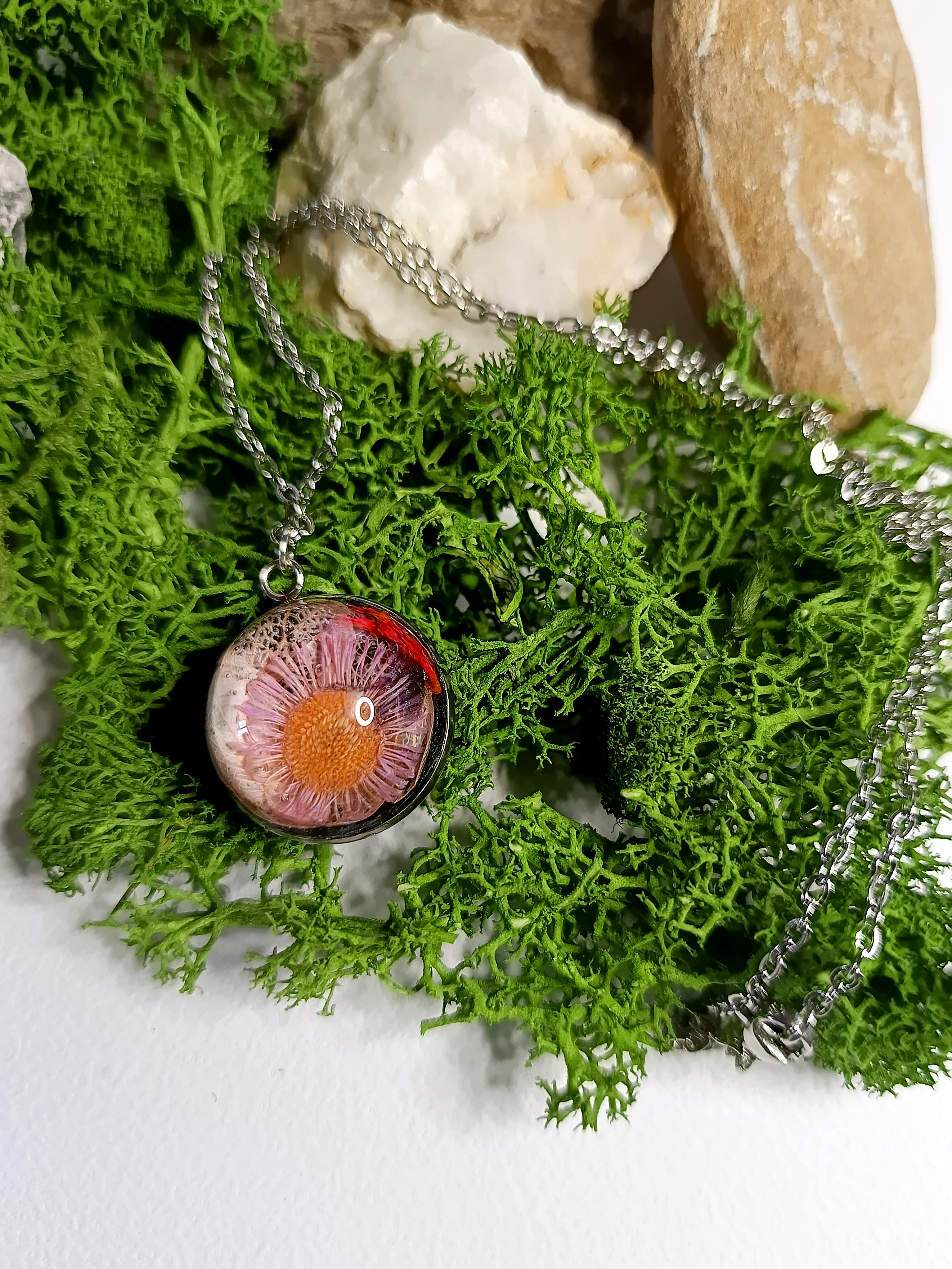 Collier avec pendentif floral