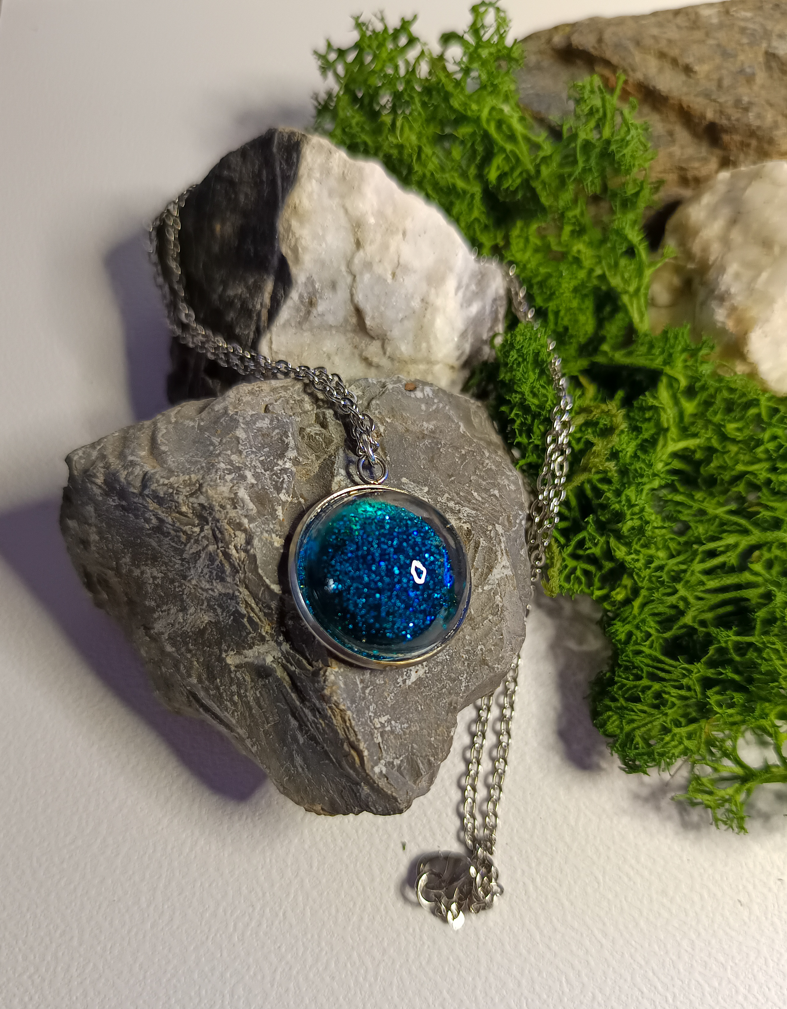 Collier Pendentif argenté et bleu