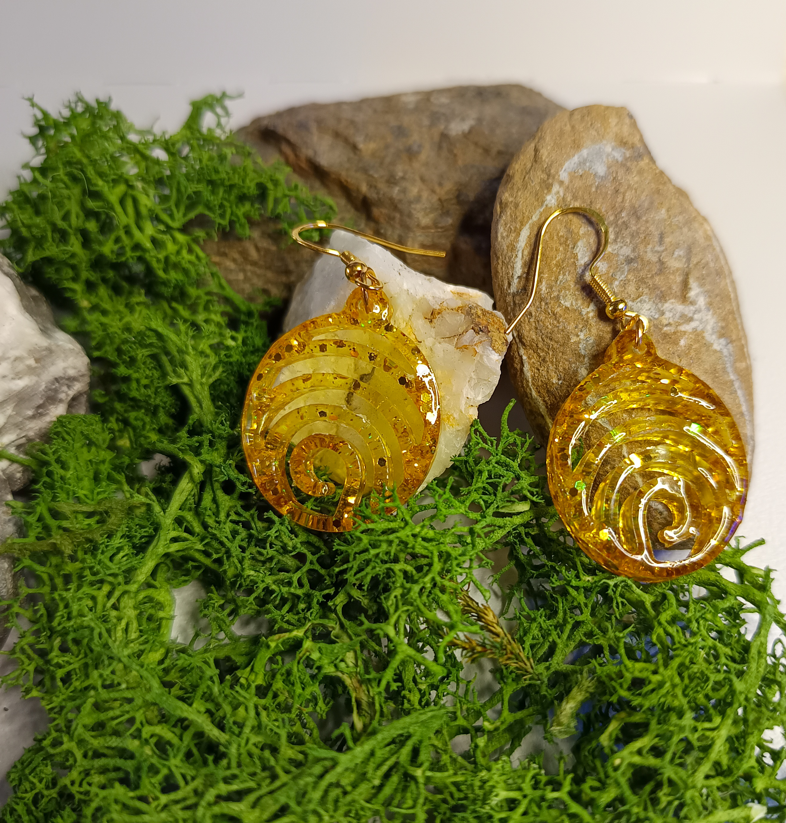 Boucles d'oreilles en résine ambrée