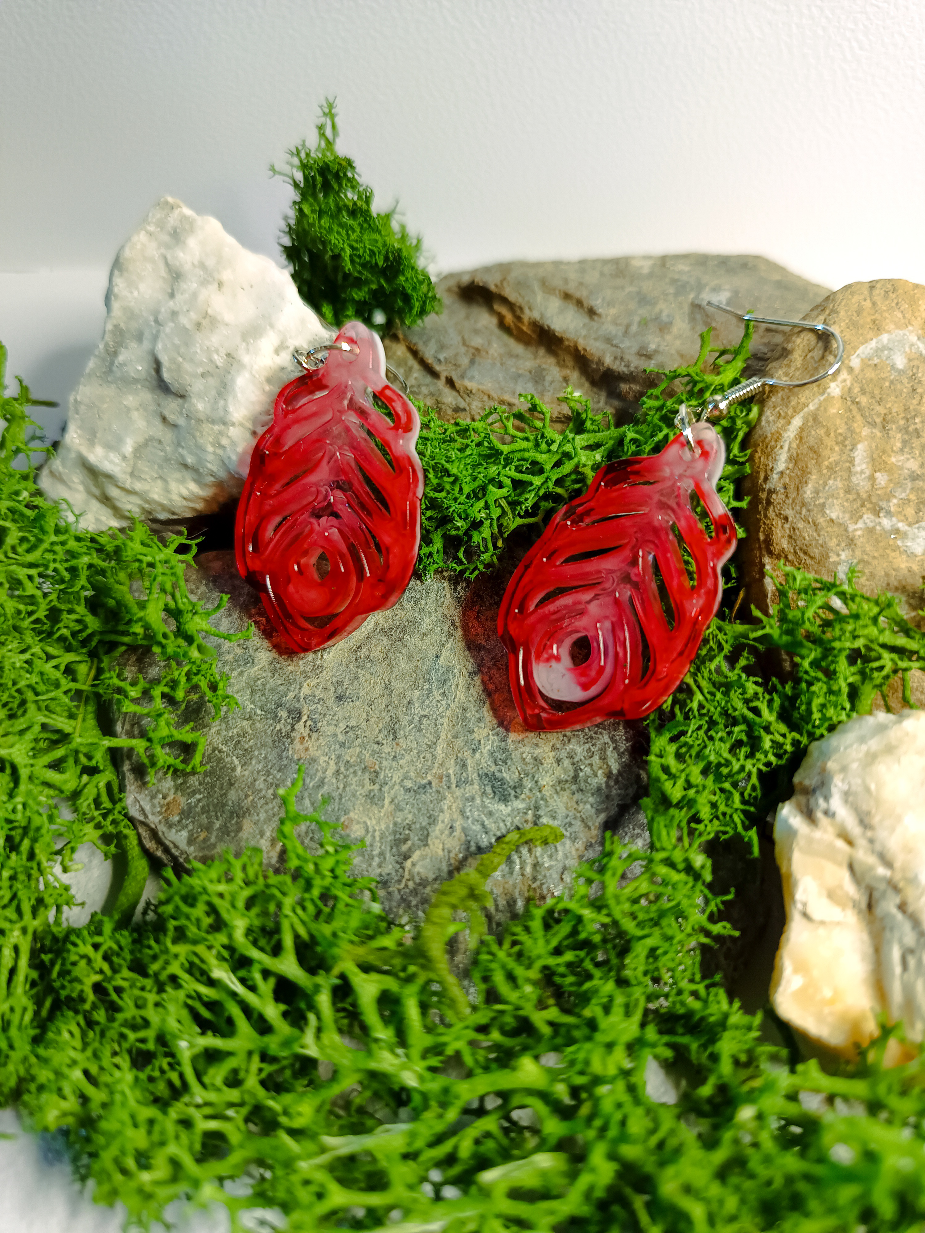 Boucles d'oreilles en résine rouge