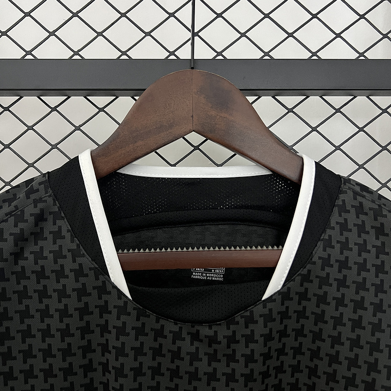 03-05 Man United Away Retro MEN T-Shirt