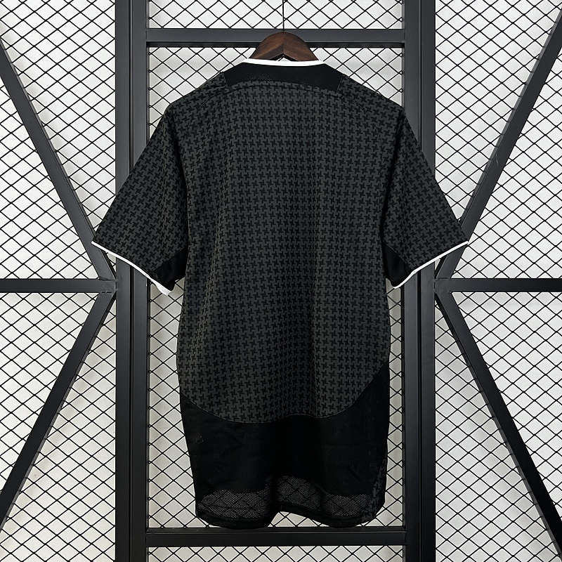 03-05 Man United Away Retro MEN T-Shirt