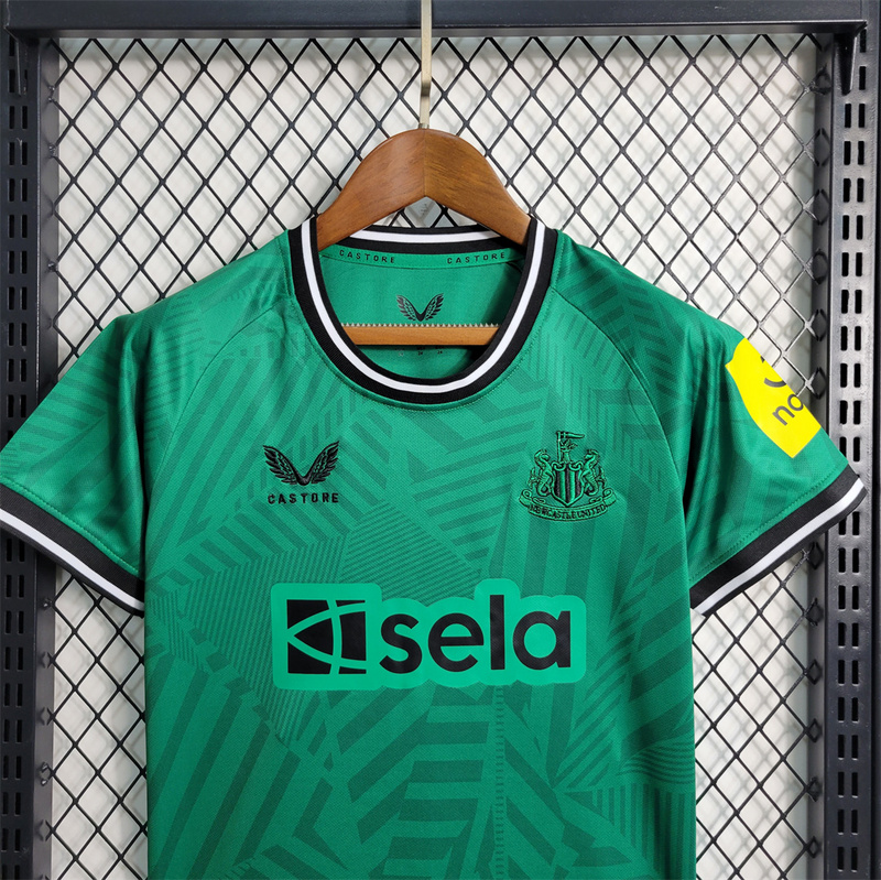 23-24 Newcastle away size Kids kit