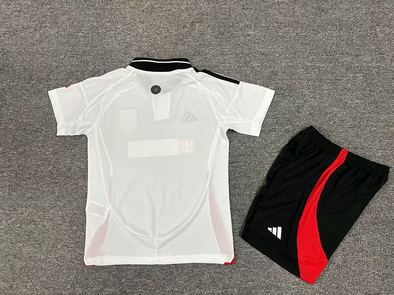 24-25 fulham home kids kit