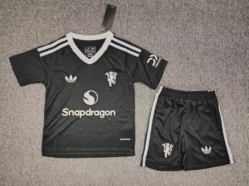 24-25 Man United black goalkeeper kids kit