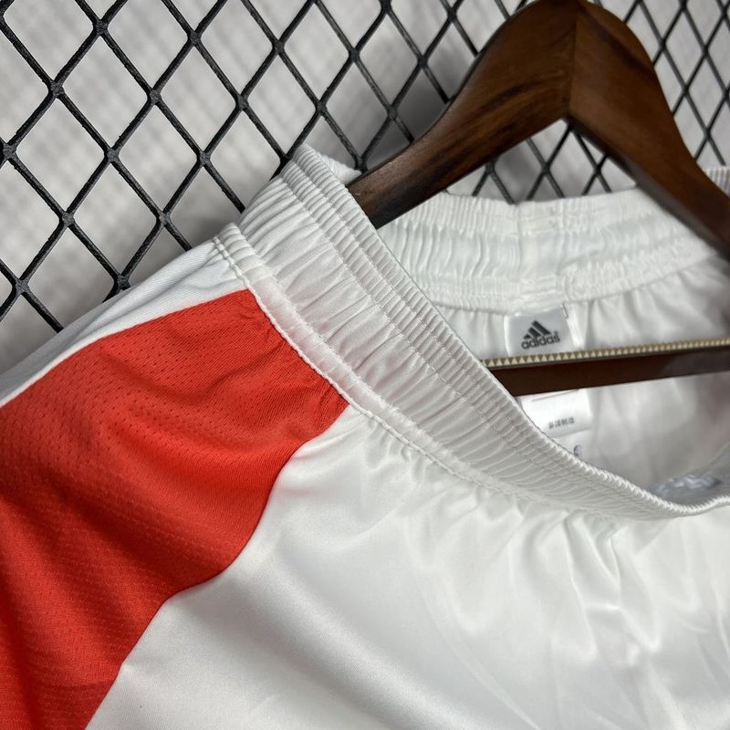 24-25 Man United home shorts