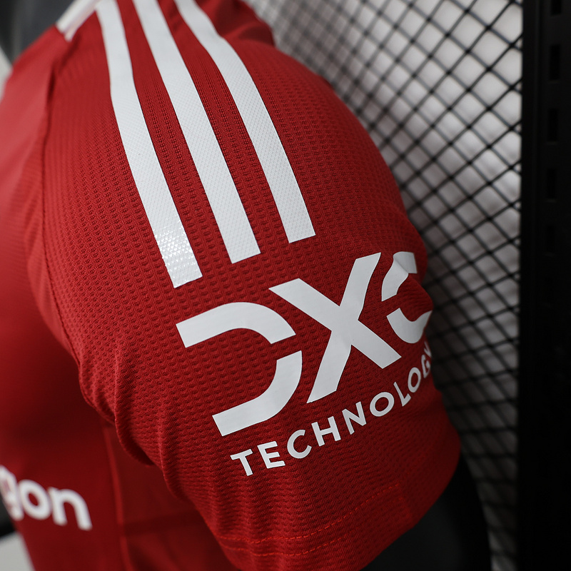 24-25 Man United red player version