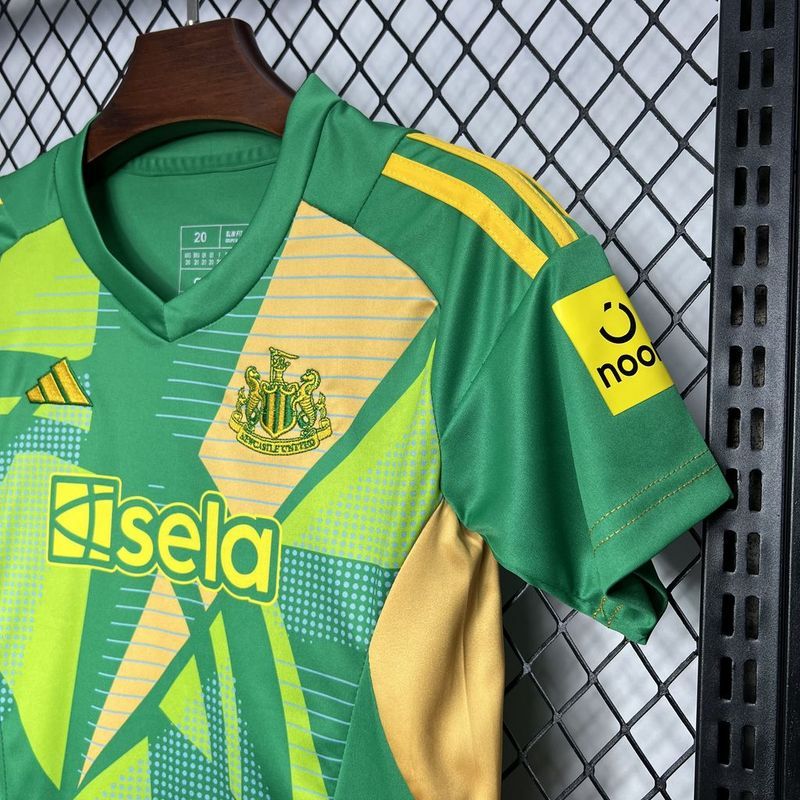 24-25 Newcastle green goalkeeper kids kit
