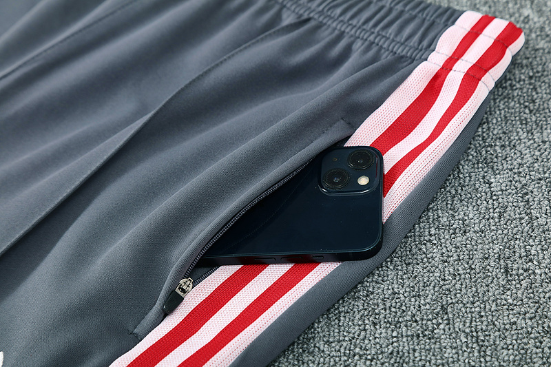 25-26 Man United red jacket suit