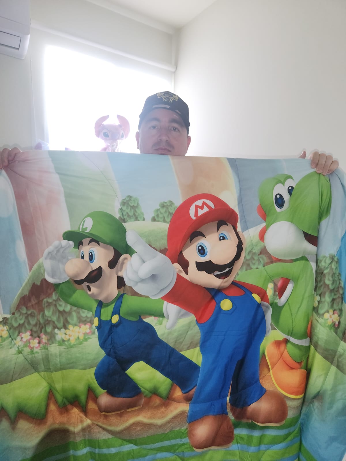 Juegos de sábanas de Mario Bros full (matrimonial), trae un edredón reversible, 2 fundas de almohadas con dibujo por los dos lados, una sábana para abajo y otra sábana para taparse.