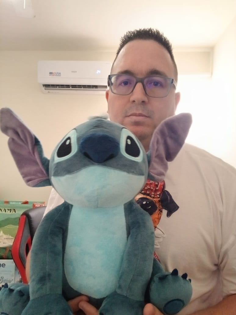 Mochila y peluche de Stitch