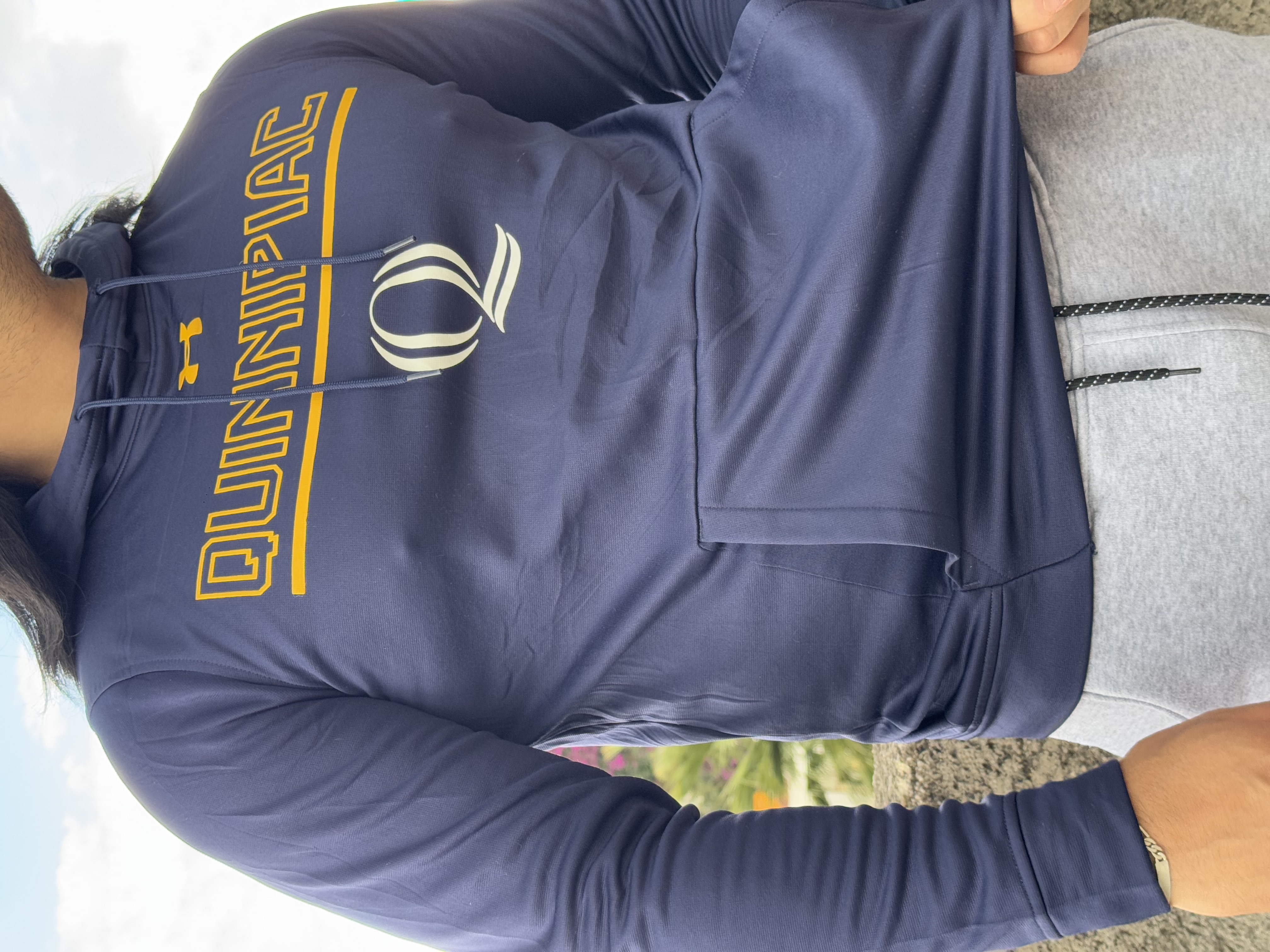 SUDADERA QUINNIPIAC