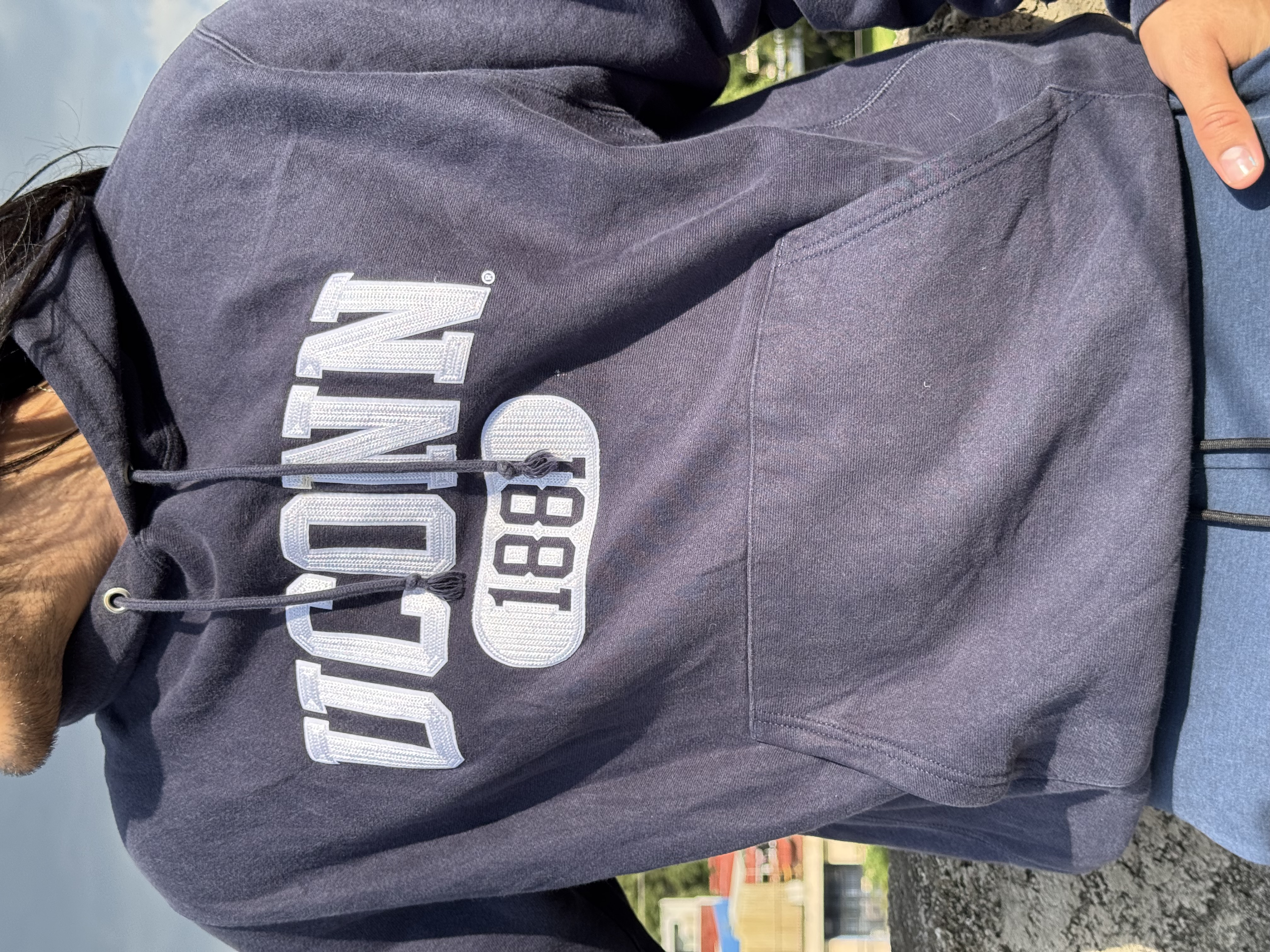 SUDADERA UCONN