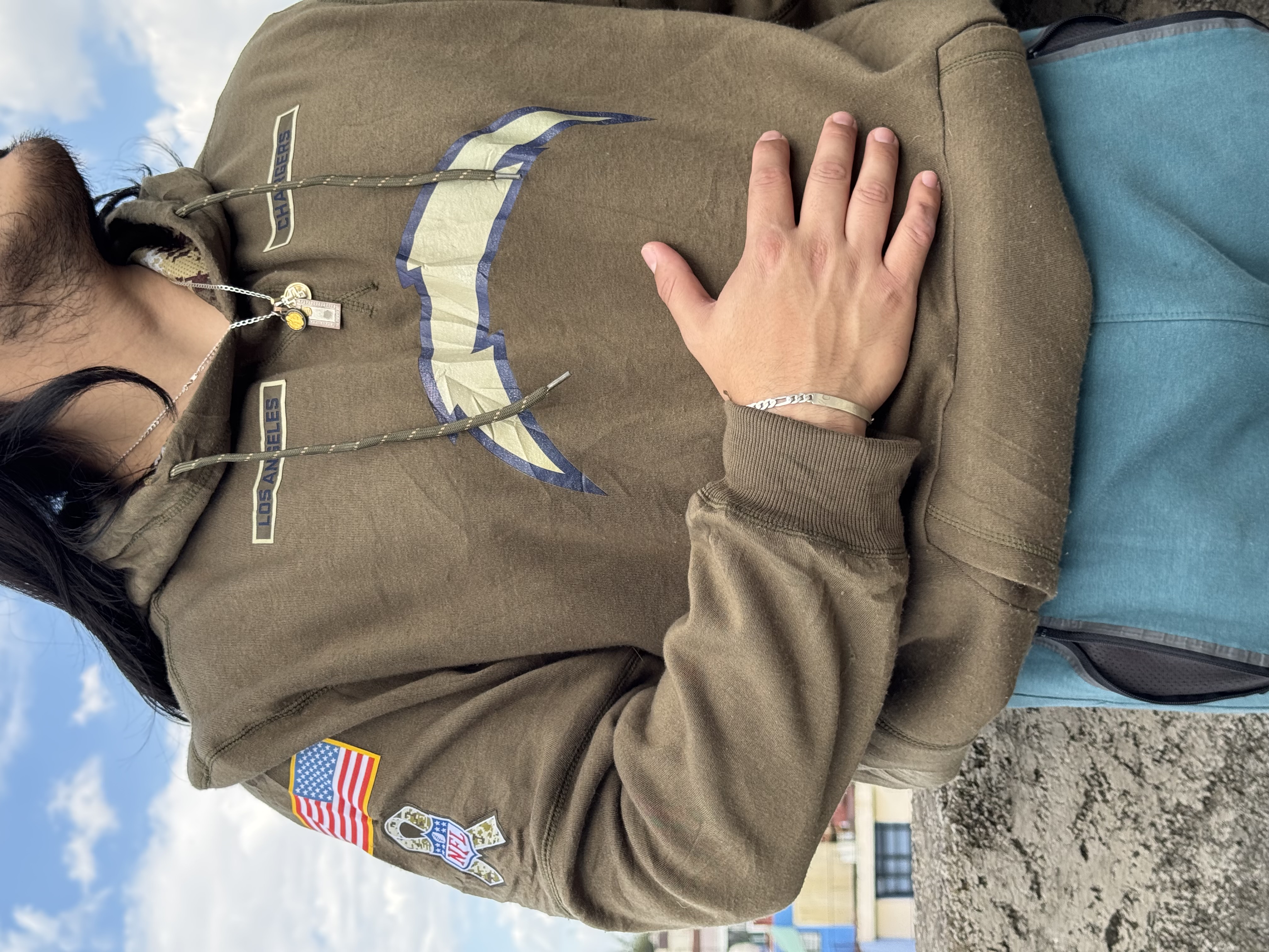 SUDADERA CHARGERS SALUTE TO SERVICE