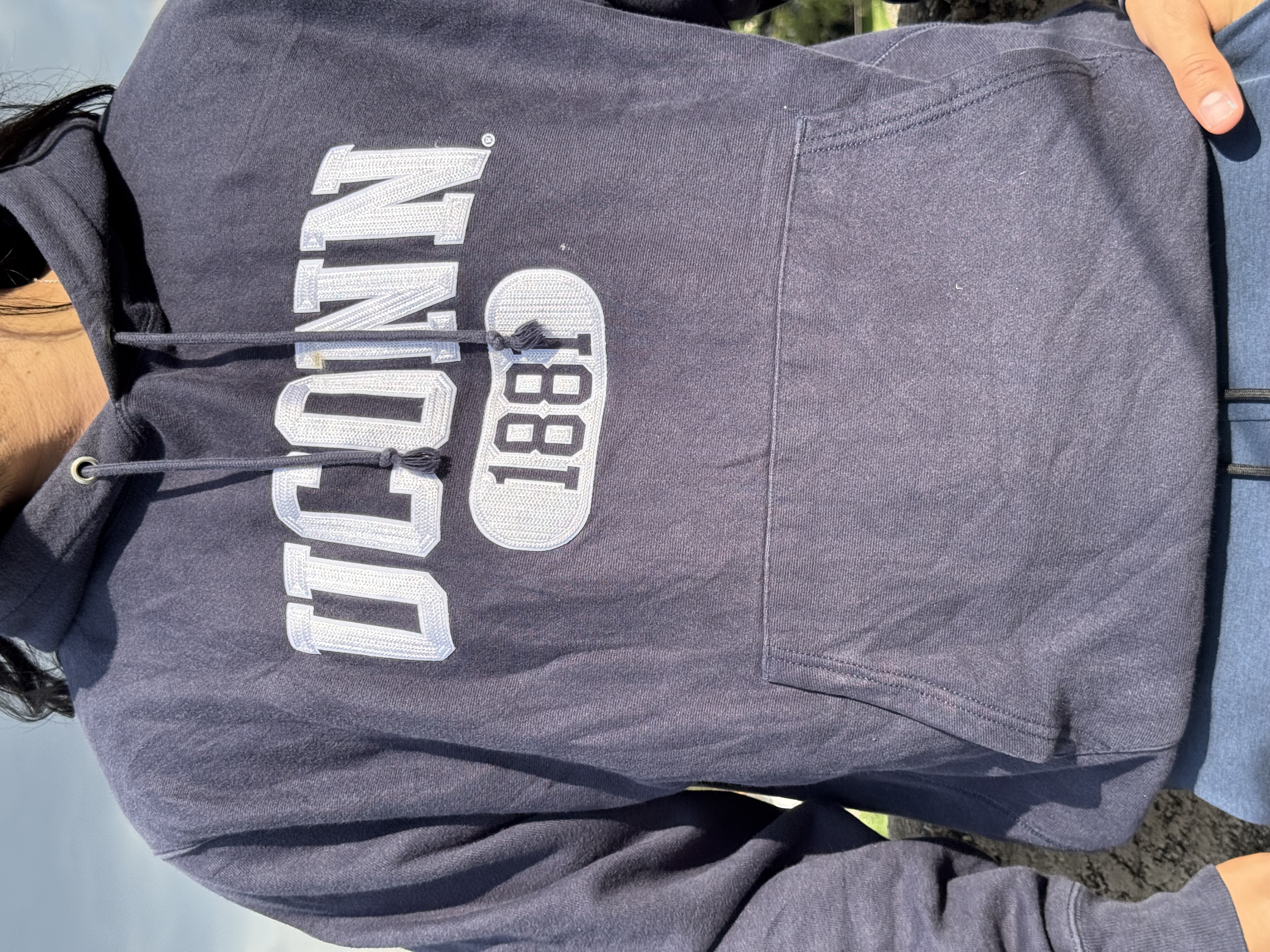SUDADERA UCONN
