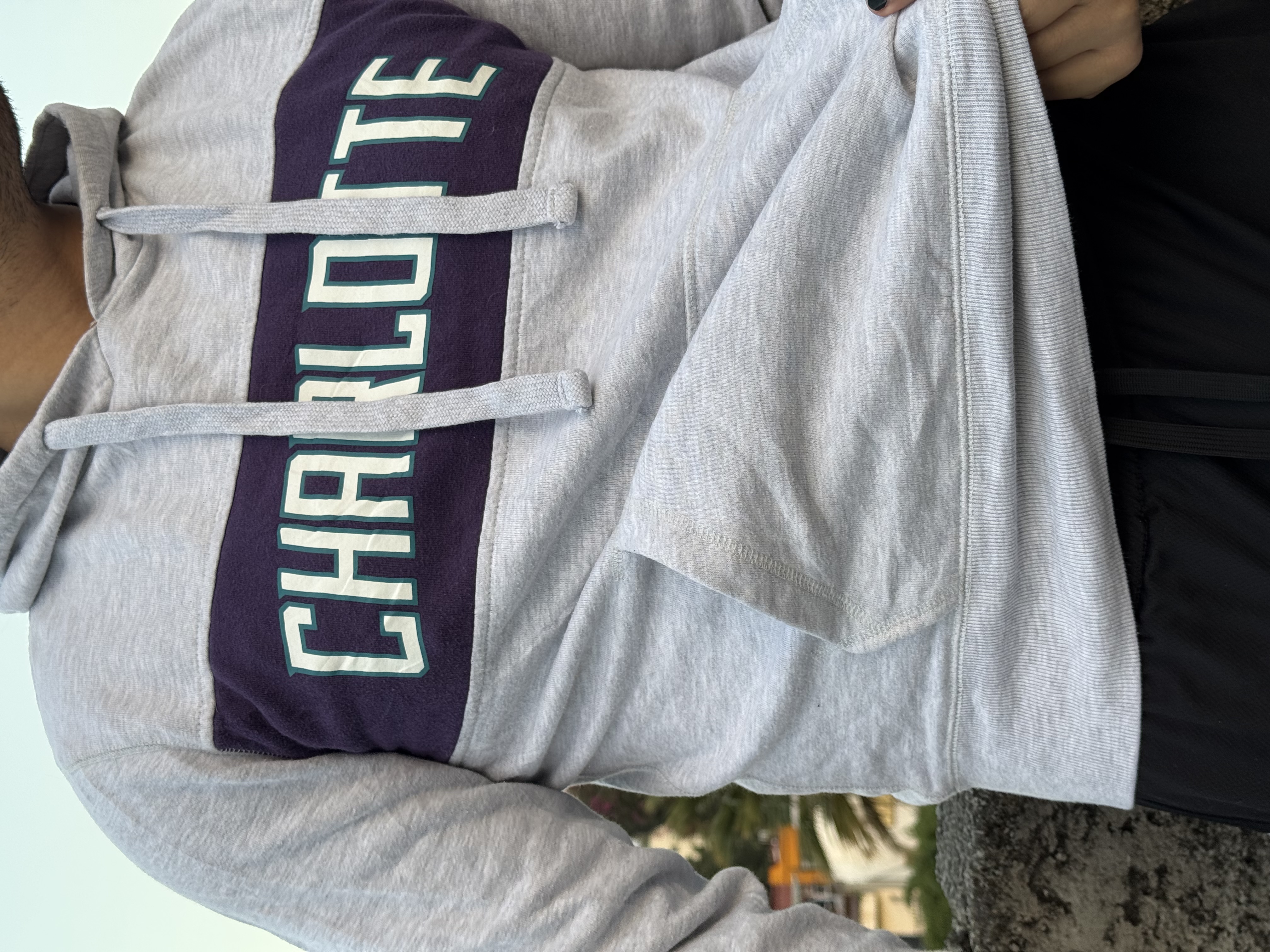 SUDADERA CHARLOTTE HORNETS