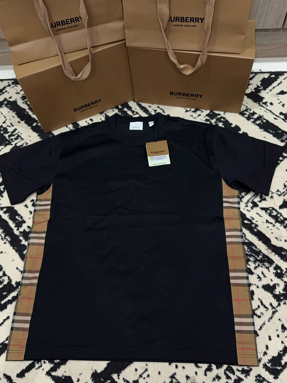 Camiseta negra Burberry