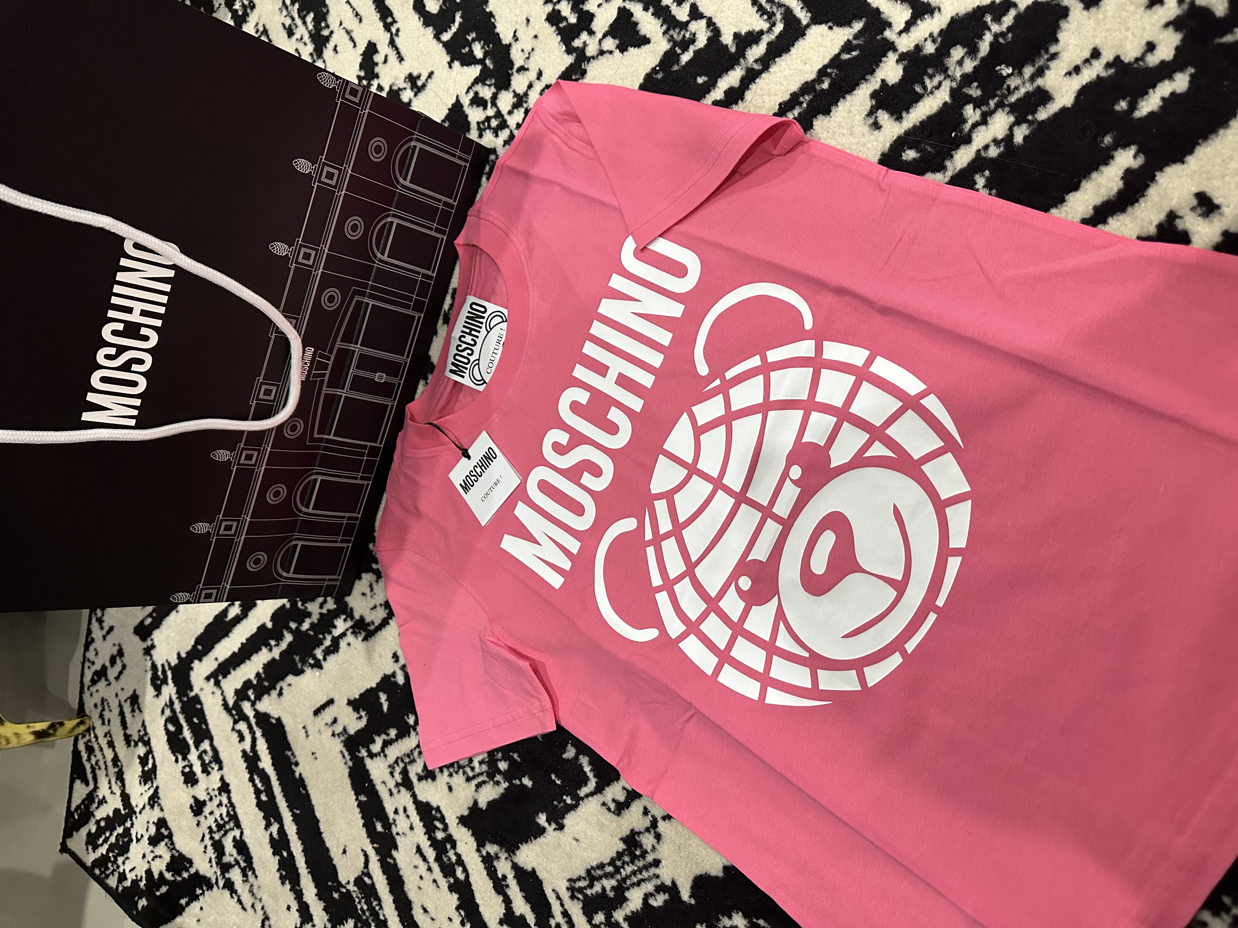  Playera  Moschino rosa