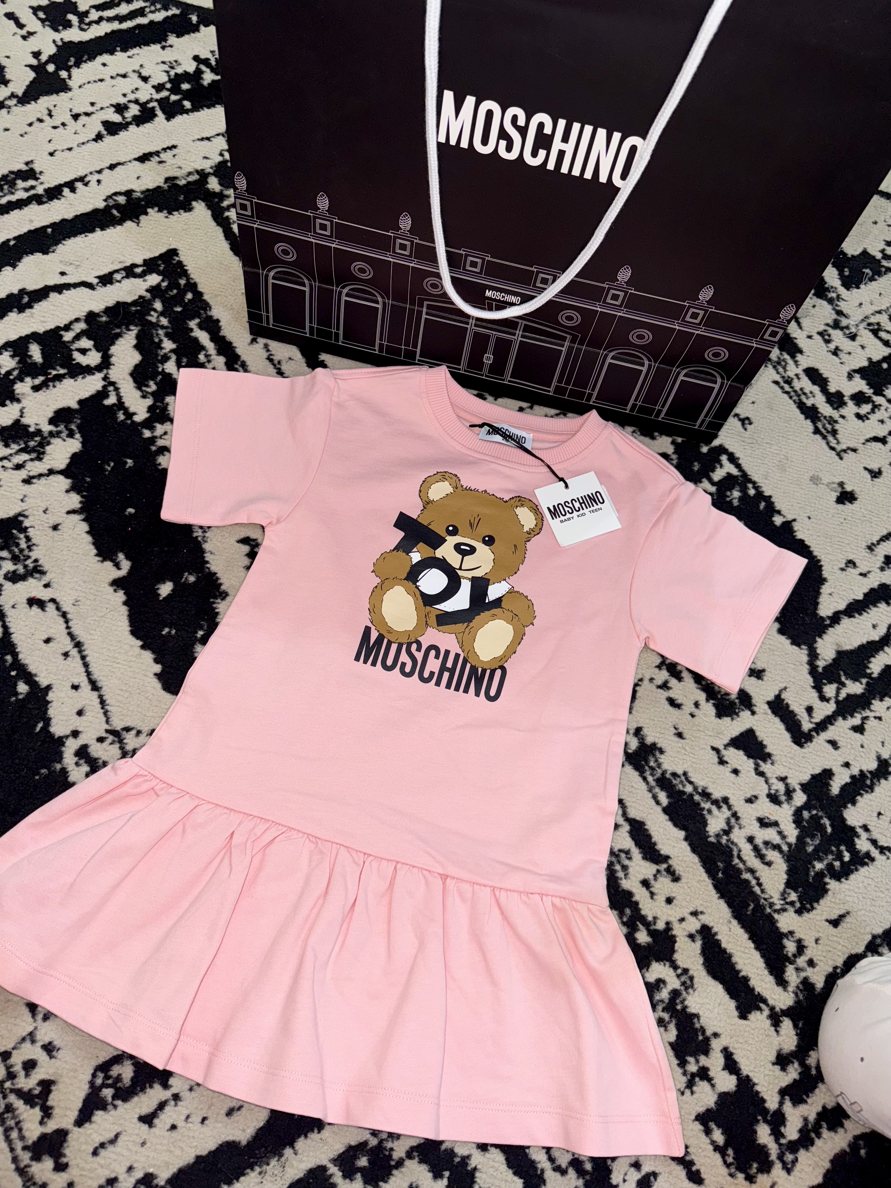 Vestido rosa Moschino para niña